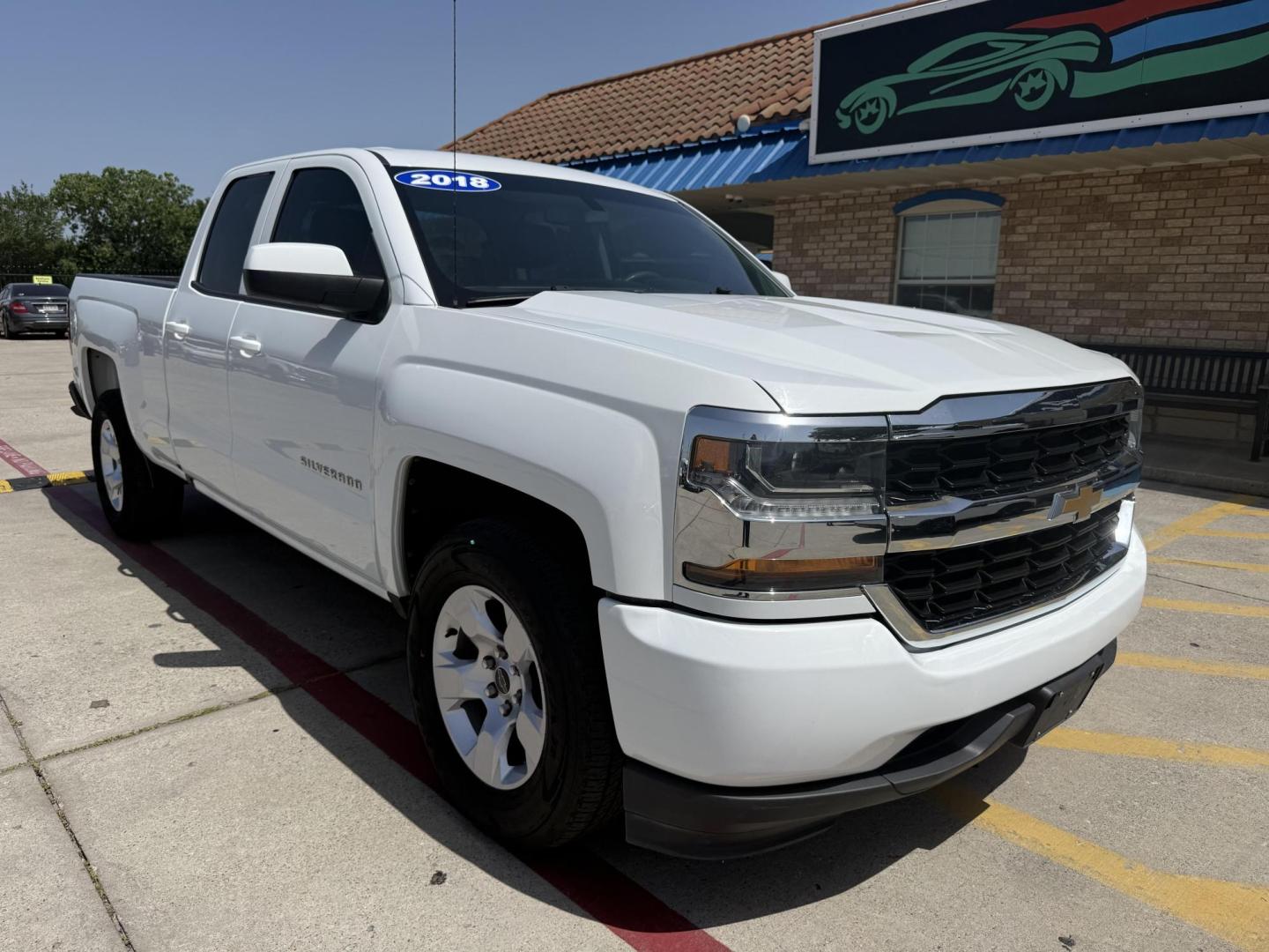 2018 Summit White /Dark Ash Seats w/Jet Black Interior Accents, cloth Chevrolet Silverado 1500 59698 (1GCRCNEH2JZ) with an 4.3L V6 OHV 12V engine, 6-Speed Automatic transmission, located at 2401 E Main St., Grand Prairie, TX, 75050, (972) 262-4440, 32.748981, -96.969643- Photo#3