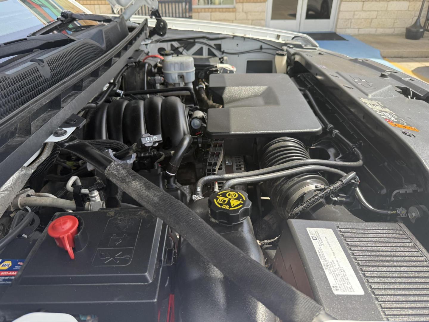 2018 Summit White /Dark Ash Seats w/Jet Black Interior Accents, cloth Chevrolet Silverado 1500 59698 (1GCRCNEH2JZ) with an 4.3L V6 OHV 12V engine, 6-Speed Automatic transmission, located at 2401 E Main St., Grand Prairie, TX, 75050, (972) 262-4440, 32.748981, -96.969643- Photo#9
