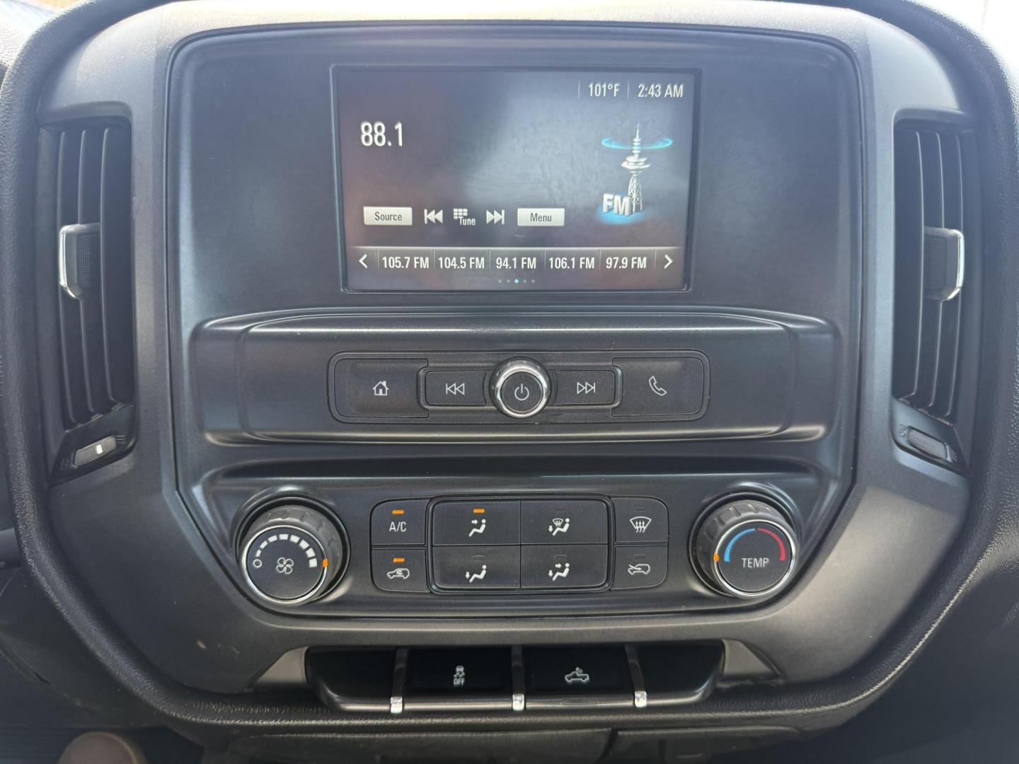 2018 Summit White /Dark Ash Seats w/Jet Black Interior Accents, cloth Chevrolet Silverado 1500 59698 (1GCRCNEH2JZ) with an 4.3L V6 OHV 12V engine, 6-Speed Automatic transmission, located at 2401 E Main St., Grand Prairie, TX, 75050, (972) 262-4440, 32.748981, -96.969643- Photo#16