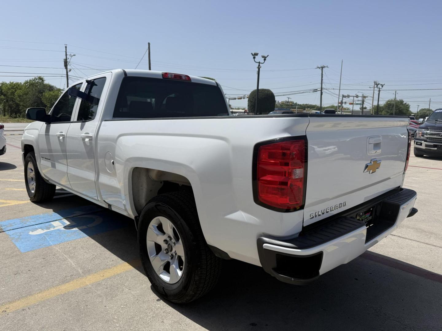 2018 Summit White /Dark Ash Seats w/Jet Black Interior Accents, cloth Chevrolet Silverado 1500 59698 (1GCRCNEH2JZ) with an 4.3L V6 OHV 12V engine, 6-Speed Automatic transmission, located at 2401 E Main St., Grand Prairie, TX, 75050, (972) 262-4440, 32.748981, -96.969643- Photo#18