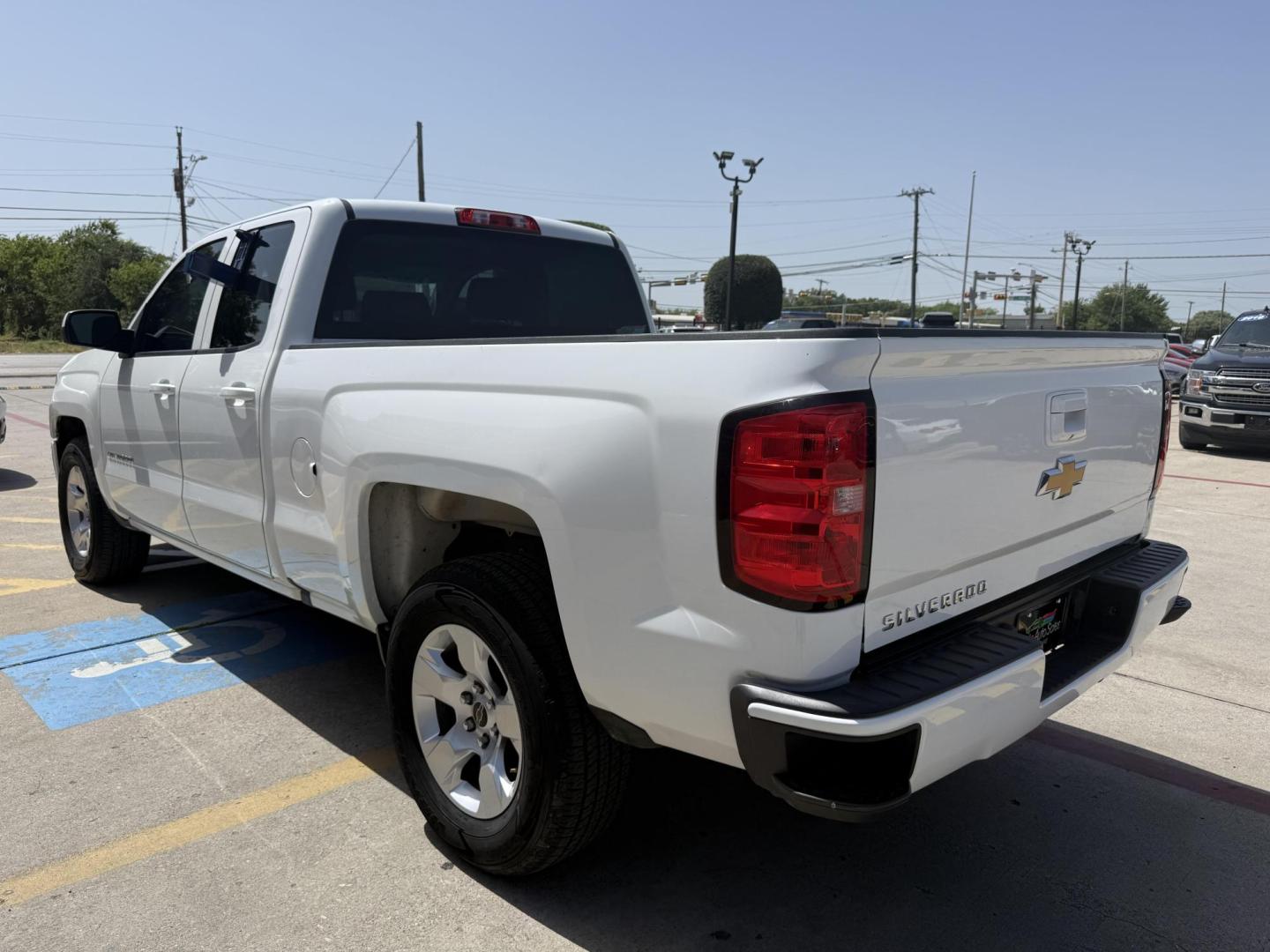 2018 Summit White /Dark Ash Seats w/Jet Black Interior Accents, cloth Chevrolet Silverado 1500 59698 (1GCRCNEH2JZ) with an 4.3L V6 OHV 12V engine, 6-Speed Automatic transmission, located at 2401 E Main St., Grand Prairie, TX, 75050, (972) 262-4440, 32.748981, -96.969643- Photo#20
