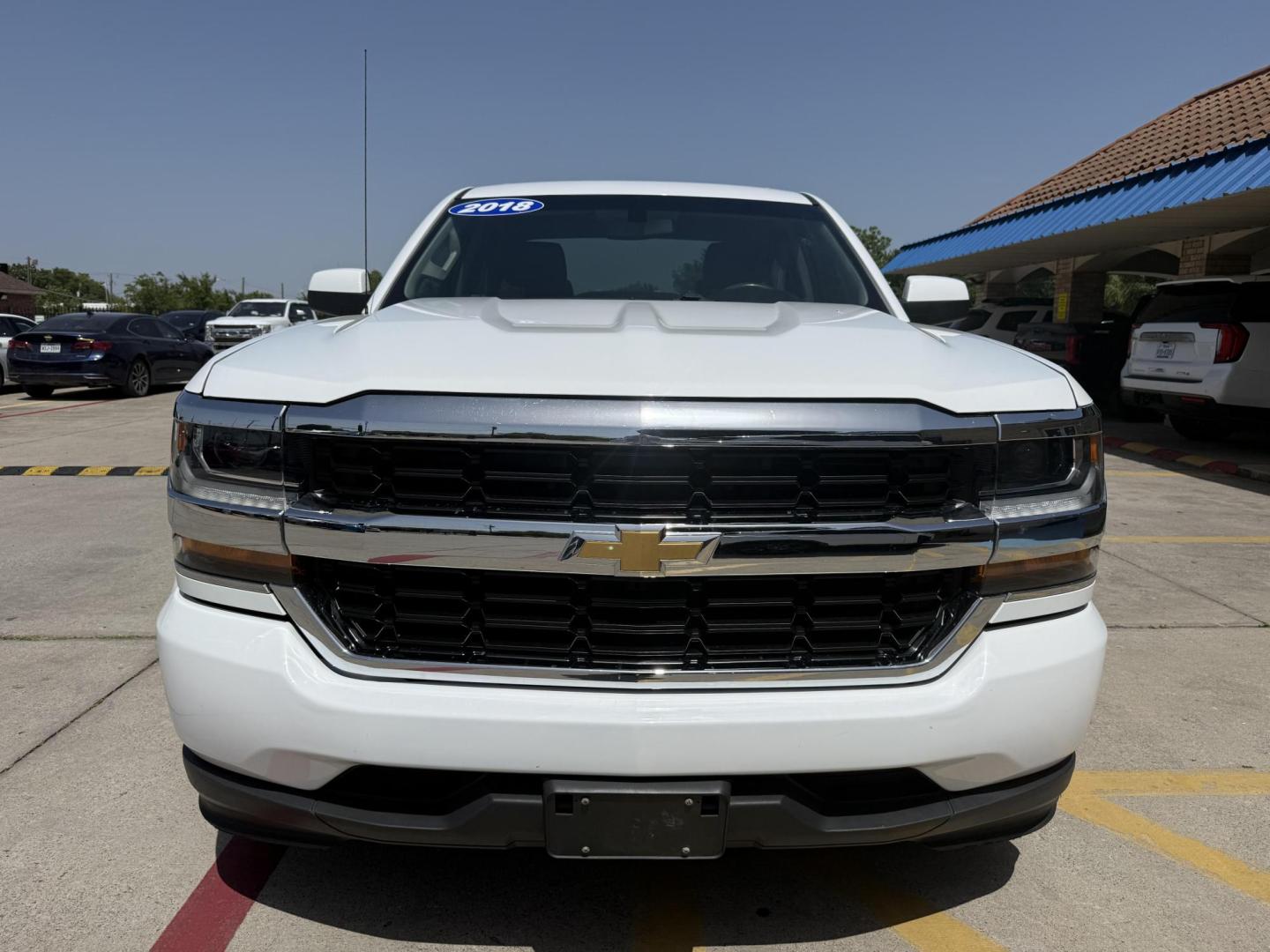 2018 Summit White /Dark Ash Seats w/Jet Black Interior Accents, cloth Chevrolet Silverado 1500 59698 (1GCRCNEH2JZ) with an 4.3L V6 OHV 12V engine, 6-Speed Automatic transmission, located at 2401 E Main St., Grand Prairie, TX, 75050, (972) 262-4440, 32.748981, -96.969643- Photo#24