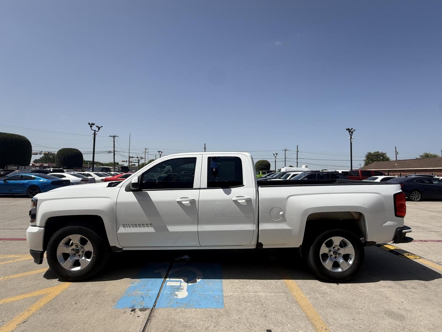 2018 Summit White /Dark Ash Seats w/Jet Black Interior Accents, cloth Chevrolet Silverado 1500 59698 (1GCRCNEH2JZ) with an 4.3L V6 OHV 12V engine, 6-Speed Automatic transmission, located at 2401 E Main St., Grand Prairie, TX, 75050, (972) 262-4440, 32.748981, -96.969643- Photo#26