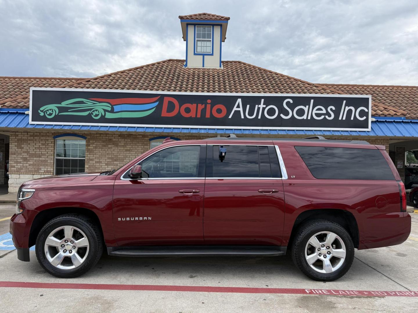 2020 Siren Red Tintcoat /Cocoa/Dune, leather Jet Black, leather Jet Black/D Chevrolet Suburban 70487 (1GNSCHKC8LR) with an 5.3L V8 OHV 16V engine, 6-Speed Automatic transmission, located at 2401 E Main St., Grand Prairie, TX, 75050, (972) 262-4440, 32.748981, -96.969643 - Photo#3