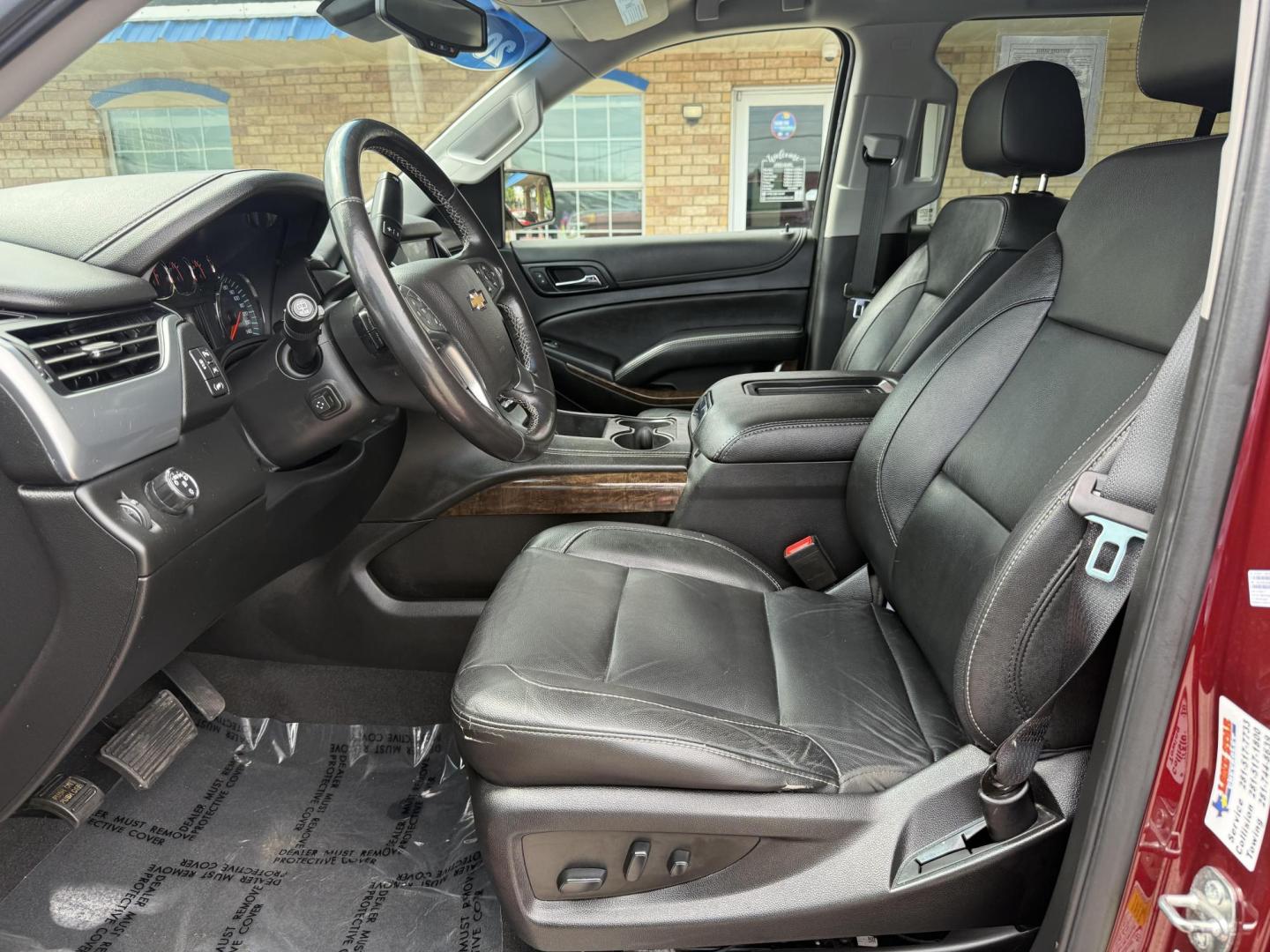 2020 Siren Red Tintcoat /Cocoa/Dune, leather Jet Black, leather Jet Black/D Chevrolet Suburban 70487 (1GNSCHKC8LR) with an 5.3L V8 OHV 16V engine, 6-Speed Automatic transmission, located at 2401 E Main St., Grand Prairie, TX, 75050, (972) 262-4440, 32.748981, -96.969643 - Photo#12