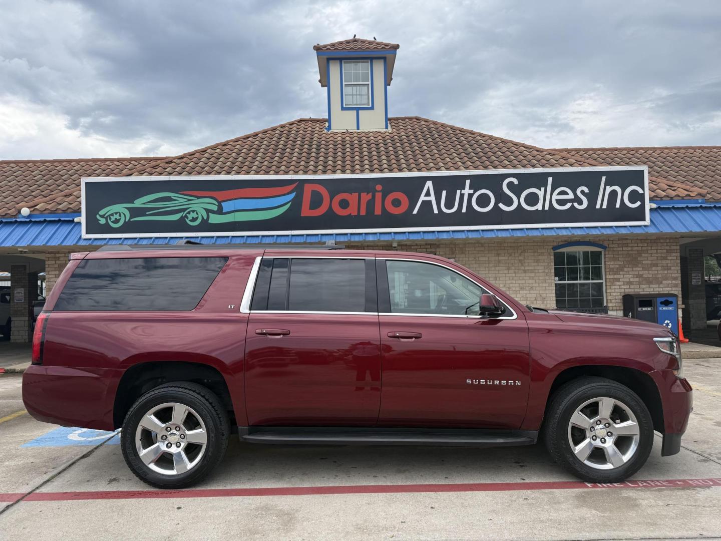 2020 Siren Red Tintcoat /Cocoa/Dune, leather Jet Black, leather Jet Black/D Chevrolet Suburban 70487 (1GNSCHKC8LR) with an 5.3L V8 OHV 16V engine, 6-Speed Automatic transmission, located at 2401 E Main St., Grand Prairie, TX, 75050, (972) 262-4440, 32.748981, -96.969643 - Photo#15