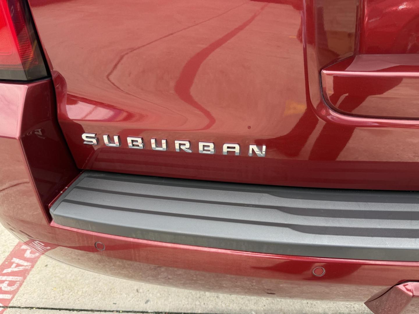 2020 Siren Red Tintcoat /Cocoa/Dune, leather Jet Black, leather Jet Black/D Chevrolet Suburban 70487 (1GNSCHKC8LR) with an 5.3L V8 OHV 16V engine, 6-Speed Automatic transmission, located at 2401 E Main St., Grand Prairie, TX, 75050, (972) 262-4440, 32.748981, -96.969643 - Photo#16