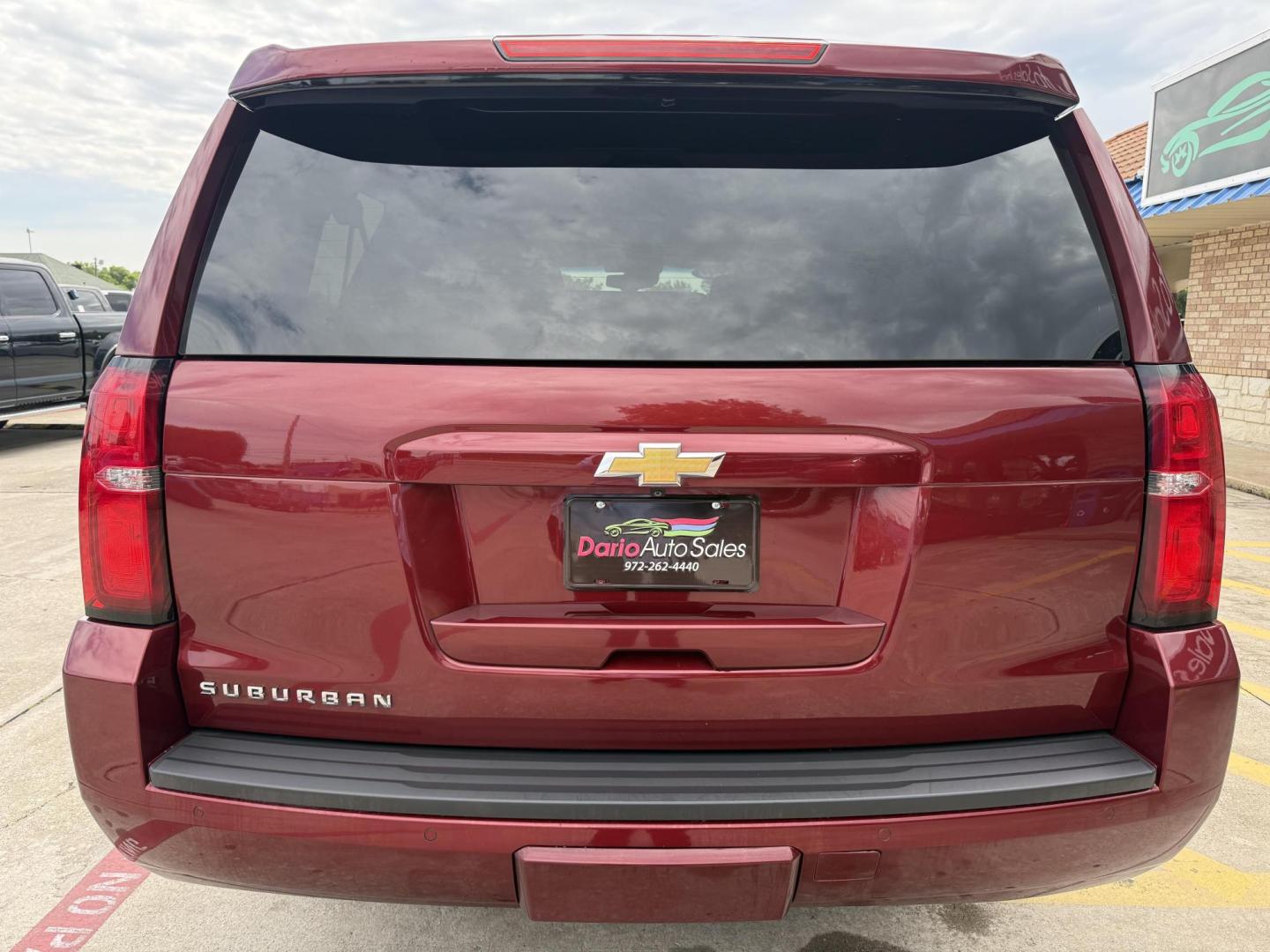 2020 Siren Red Tintcoat /Cocoa/Dune, leather Jet Black, leather Jet Black/D Chevrolet Suburban 70487 (1GNSCHKC8LR) with an 5.3L V8 OHV 16V engine, 6-Speed Automatic transmission, located at 2401 E Main St., Grand Prairie, TX, 75050, (972) 262-4440, 32.748981, -96.969643 - Photo#20