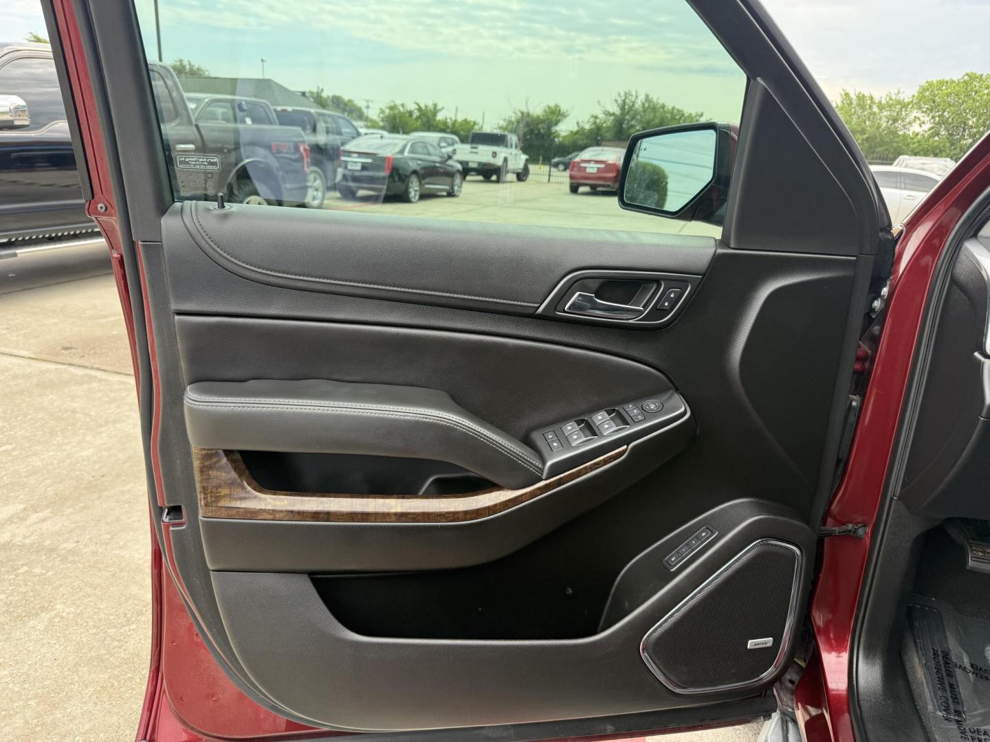 2020 Siren Red Tintcoat /Cocoa/Dune, leather Jet Black, leather Jet Black/D Chevrolet Suburban 70487 (1GNSCHKC8LR) with an 5.3L V8 OHV 16V engine, 6-Speed Automatic transmission, located at 2401 E Main St., Grand Prairie, TX, 75050, (972) 262-4440, 32.748981, -96.969643 - Photo#23