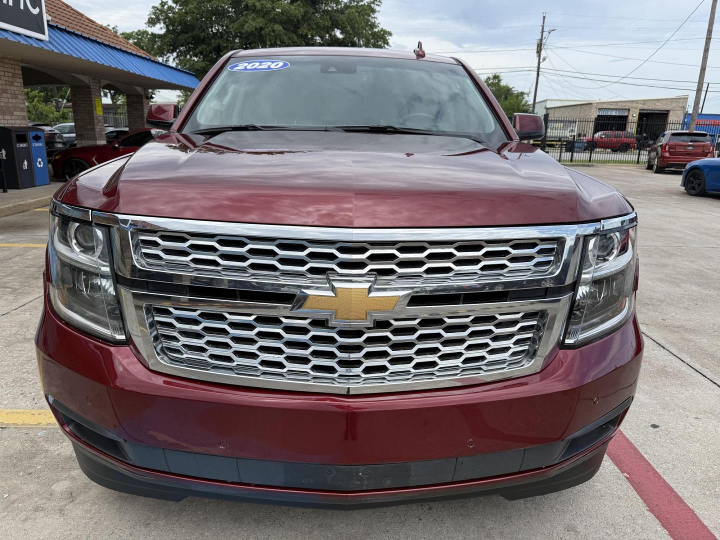 2020 Siren Red Tintcoat /Cocoa/Dune, leather Jet Black, leather Jet Black/D Chevrolet Suburban 70487 (1GNSCHKC8LR) with an 5.3L V8 OHV 16V engine, 6-Speed Automatic transmission, located at 2401 E Main St., Grand Prairie, TX, 75050, (972) 262-4440, 32.748981, -96.969643 - Photo#24