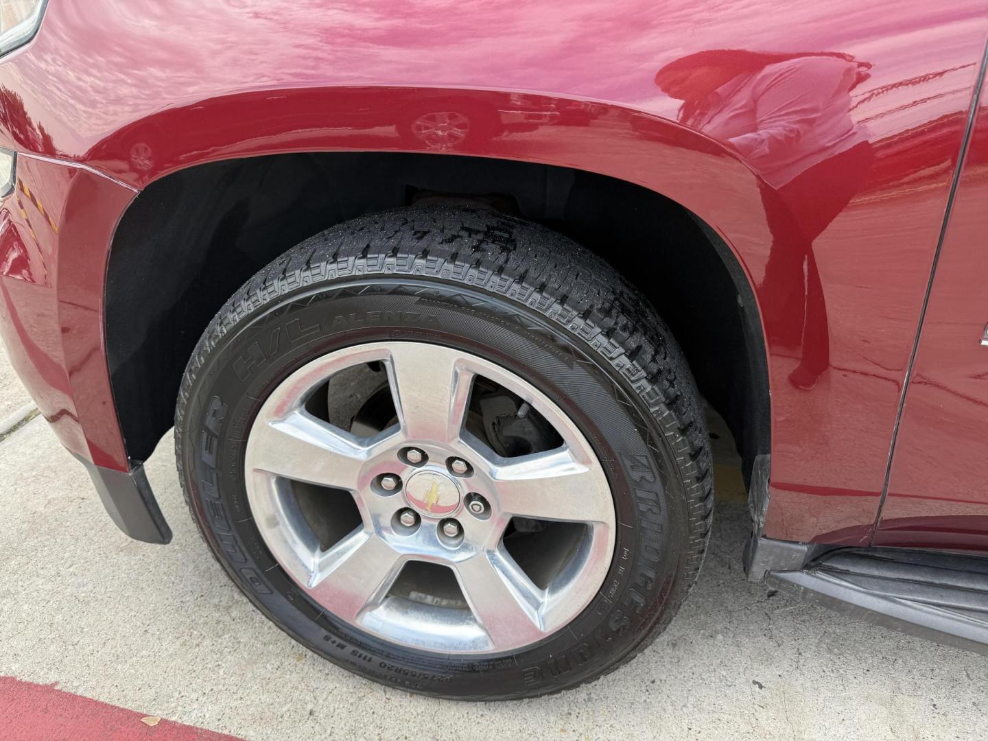 2020 Siren Red Tintcoat /Cocoa/Dune, leather Jet Black, leather Jet Black/D Chevrolet Suburban 70487 (1GNSCHKC8LR) with an 5.3L V8 OHV 16V engine, 6-Speed Automatic transmission, located at 2401 E Main St., Grand Prairie, TX, 75050, (972) 262-4440, 32.748981, -96.969643 - Photo#26