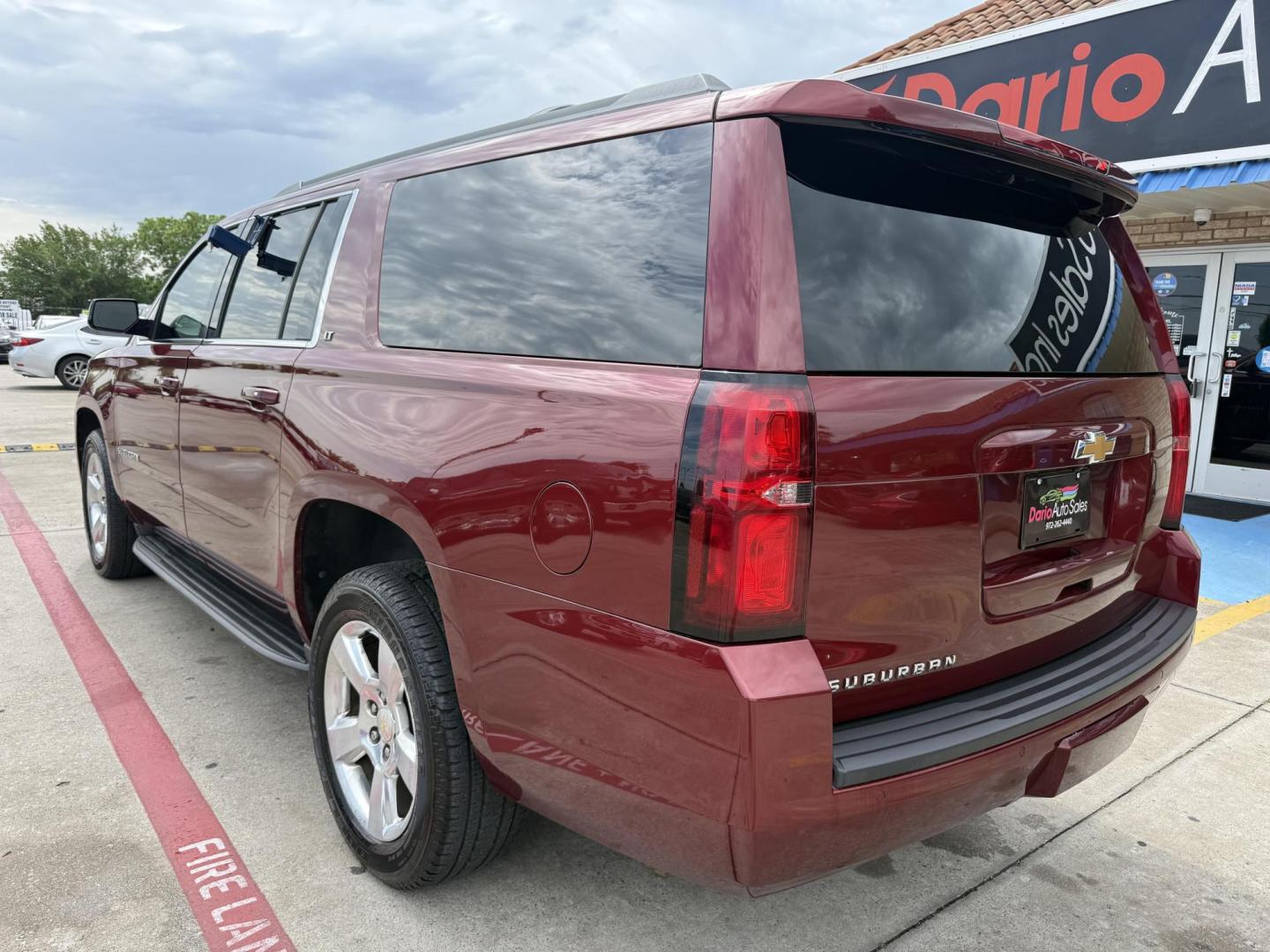 2020 Siren Red Tintcoat /Cocoa/Dune, leather Jet Black, leather Jet Black/D Chevrolet Suburban 70487 (1GNSCHKC8LR) with an 5.3L V8 OHV 16V engine, 6-Speed Automatic transmission, located at 2401 E Main St., Grand Prairie, TX, 75050, (972) 262-4440, 32.748981, -96.969643 - Photo#28