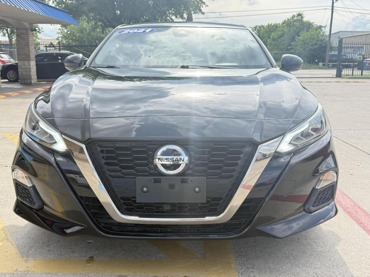 2021 Super Black /Sport, premium cloth Nissan Altima 75002 (1N4BL4CV9MN) with an 2.5L L4 DOHC 16V engine, Continuously Variable Transmission transmission, located at 2401 E Main St., Grand Prairie, TX, 75050, (972) 262-4440, 32.748981, -96.969643 - Photo#2