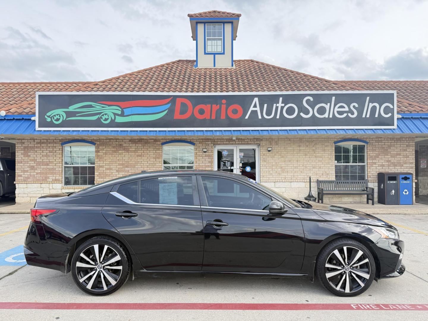 2021 Super Black /Sport, premium cloth Nissan Altima 75002 (1N4BL4CV9MN) with an 2.5L L4 DOHC 16V engine, Continuously Variable Transmission transmission, located at 2401 E Main St., Grand Prairie, TX, 75050, (972) 262-4440, 32.748981, -96.969643 - Photo#3