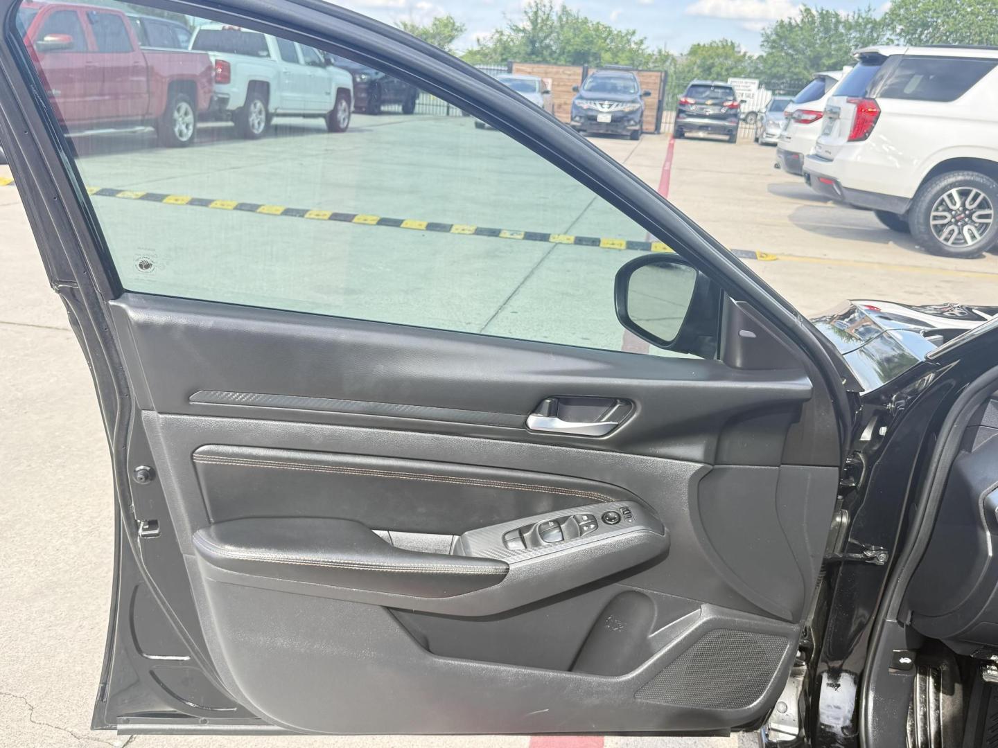 2021 Super Black /Sport, premium cloth Nissan Altima 75002 (1N4BL4CV9MN) with an 2.5L L4 DOHC 16V engine, Continuously Variable Transmission transmission, located at 2401 E Main St., Grand Prairie, TX, 75050, (972) 262-4440, 32.748981, -96.969643 - Photo#7