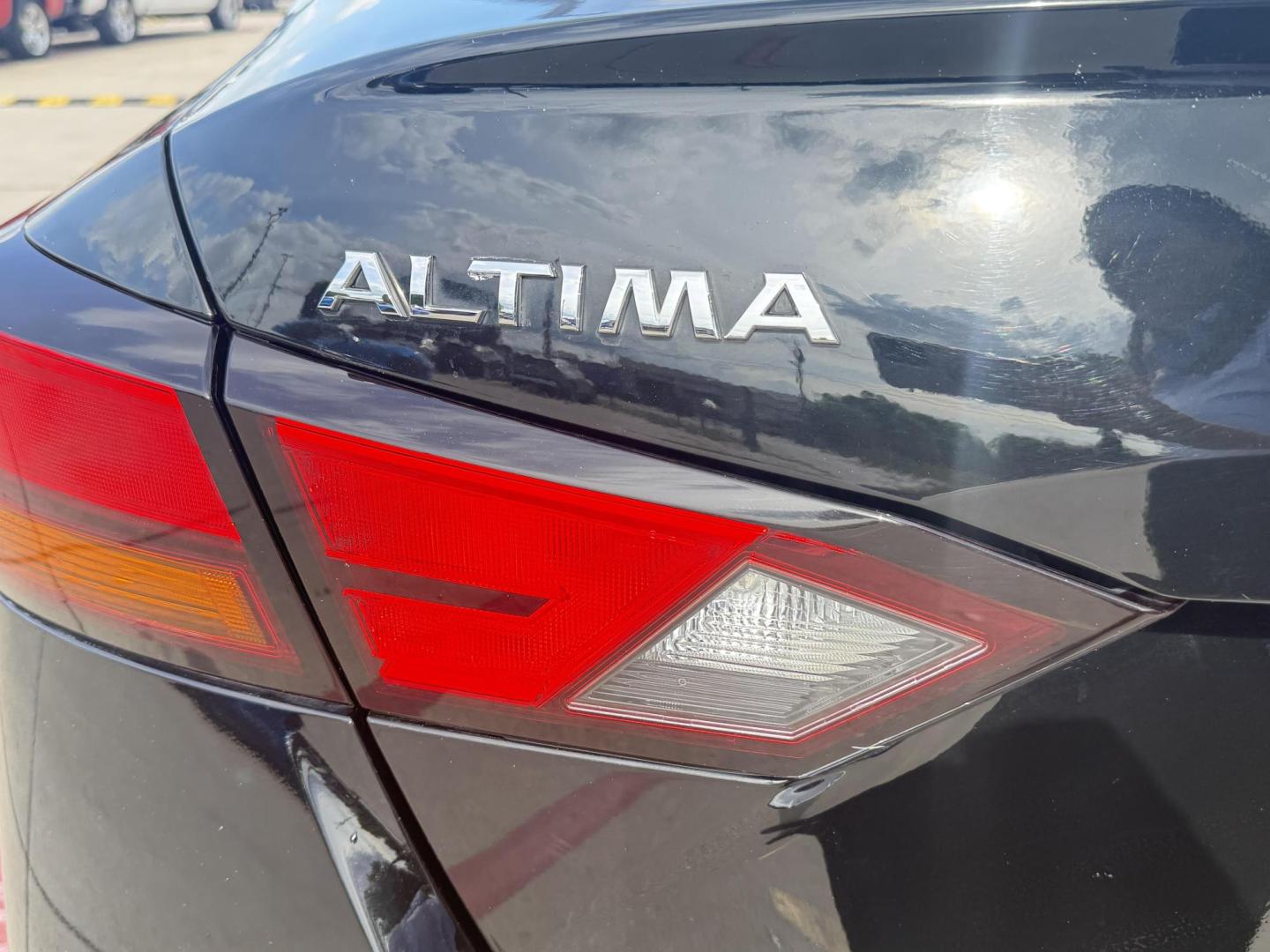 2021 Super Black /Sport, premium cloth Nissan Altima 75002 (1N4BL4CV9MN) with an 2.5L L4 DOHC 16V engine, Continuously Variable Transmission transmission, located at 2401 E Main St., Grand Prairie, TX, 75050, (972) 262-4440, 32.748981, -96.969643 - Photo#16