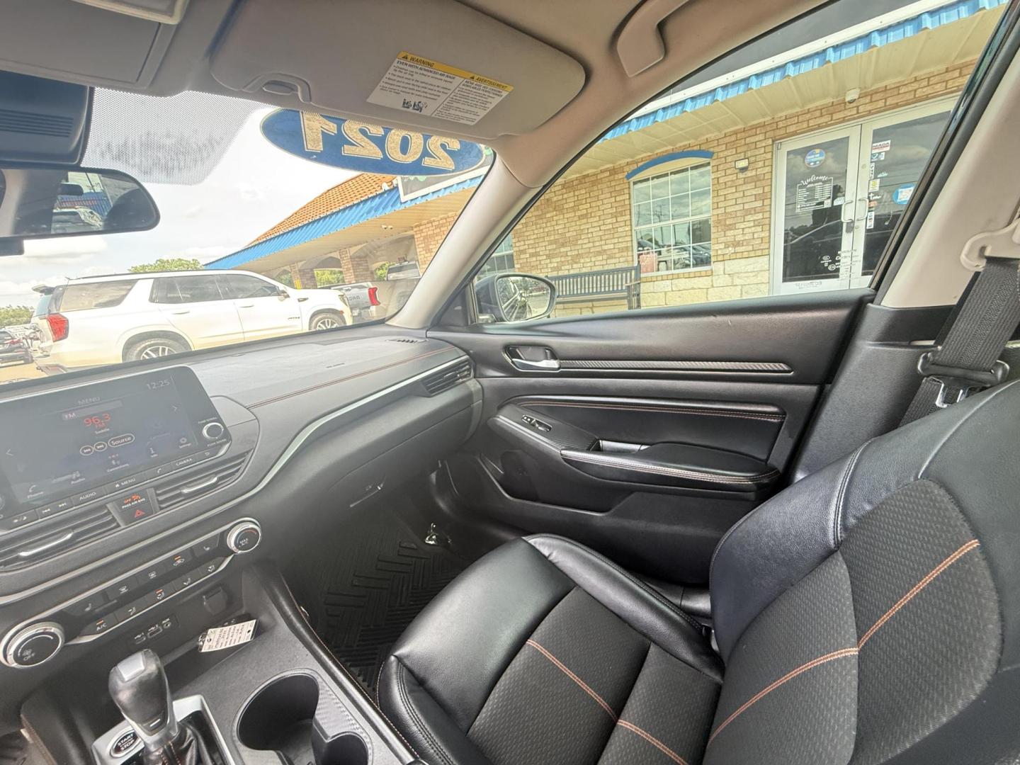 2021 Super Black /Sport, premium cloth Nissan Altima 75002 (1N4BL4CV9MN) with an 2.5L L4 DOHC 16V engine, Continuously Variable Transmission transmission, located at 2401 E Main St., Grand Prairie, TX, 75050, (972) 262-4440, 32.748981, -96.969643 - Photo#19