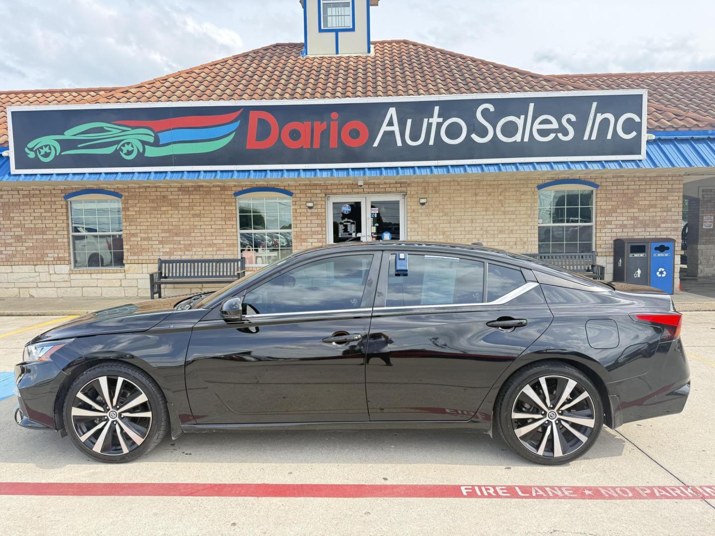 2021 Super Black /Sport, premium cloth Nissan Altima 75002 (1N4BL4CV9MN) with an 2.5L L4 DOHC 16V engine, Continuously Variable Transmission transmission, located at 2401 E Main St., Grand Prairie, TX, 75050, (972) 262-4440, 32.748981, -96.969643 - Photo#26