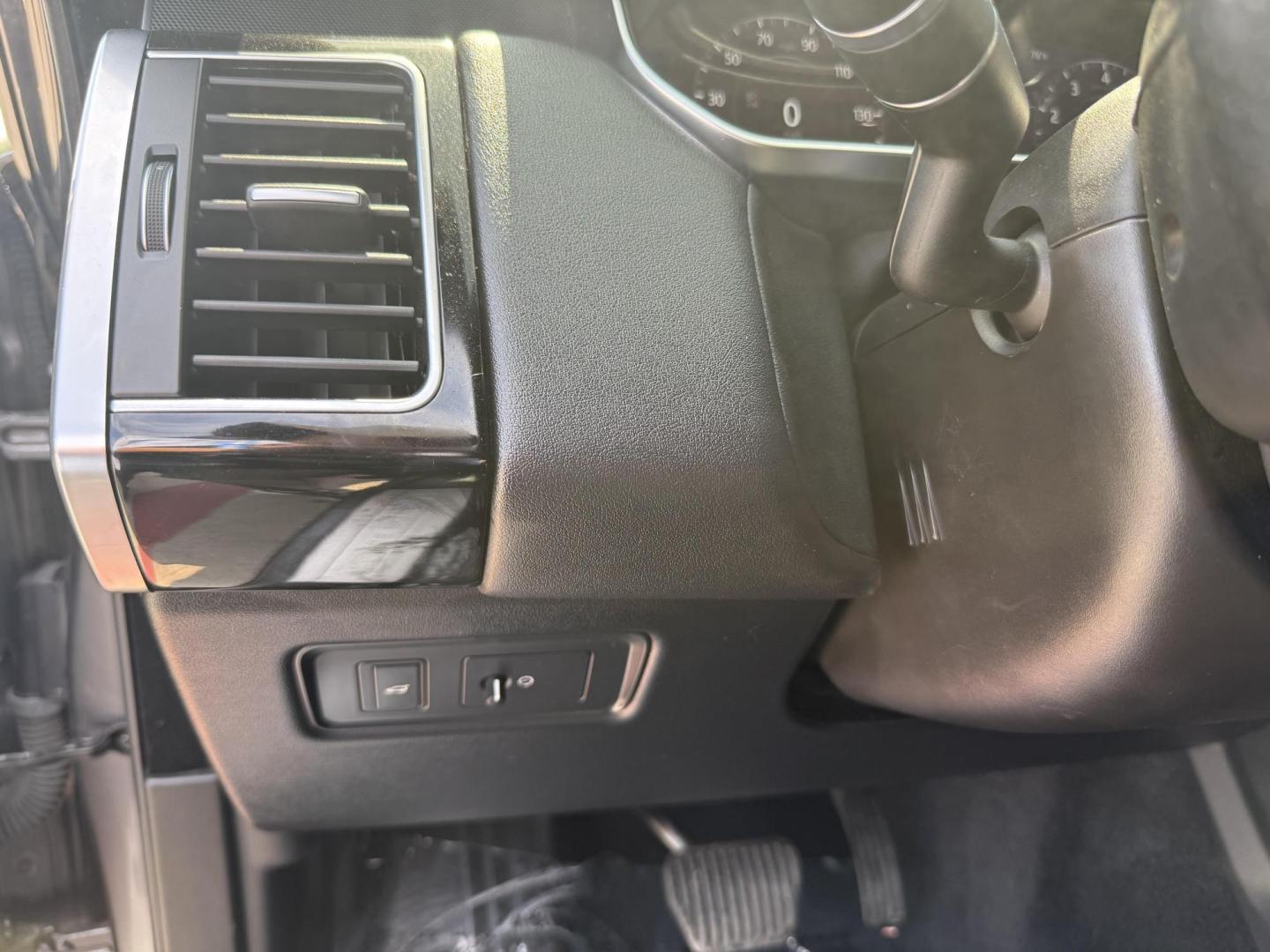 2019 Bosphorus Grey SVO Ultra Metallic Gloss /Ebony w/Cirrus Headliner, premium leather Ebony, p Land Rover Range Rover Sport 66602 (SALWR2RV3KA) with an 3.0L V6 24V DOHC SUPERCHARGED engine, 8-Speed Automatic transmission, located at 2401 E Main St., Grand Prairie, TX, 75050, (972) 262-4440, 32.748981, -96.969643 - Photo#32