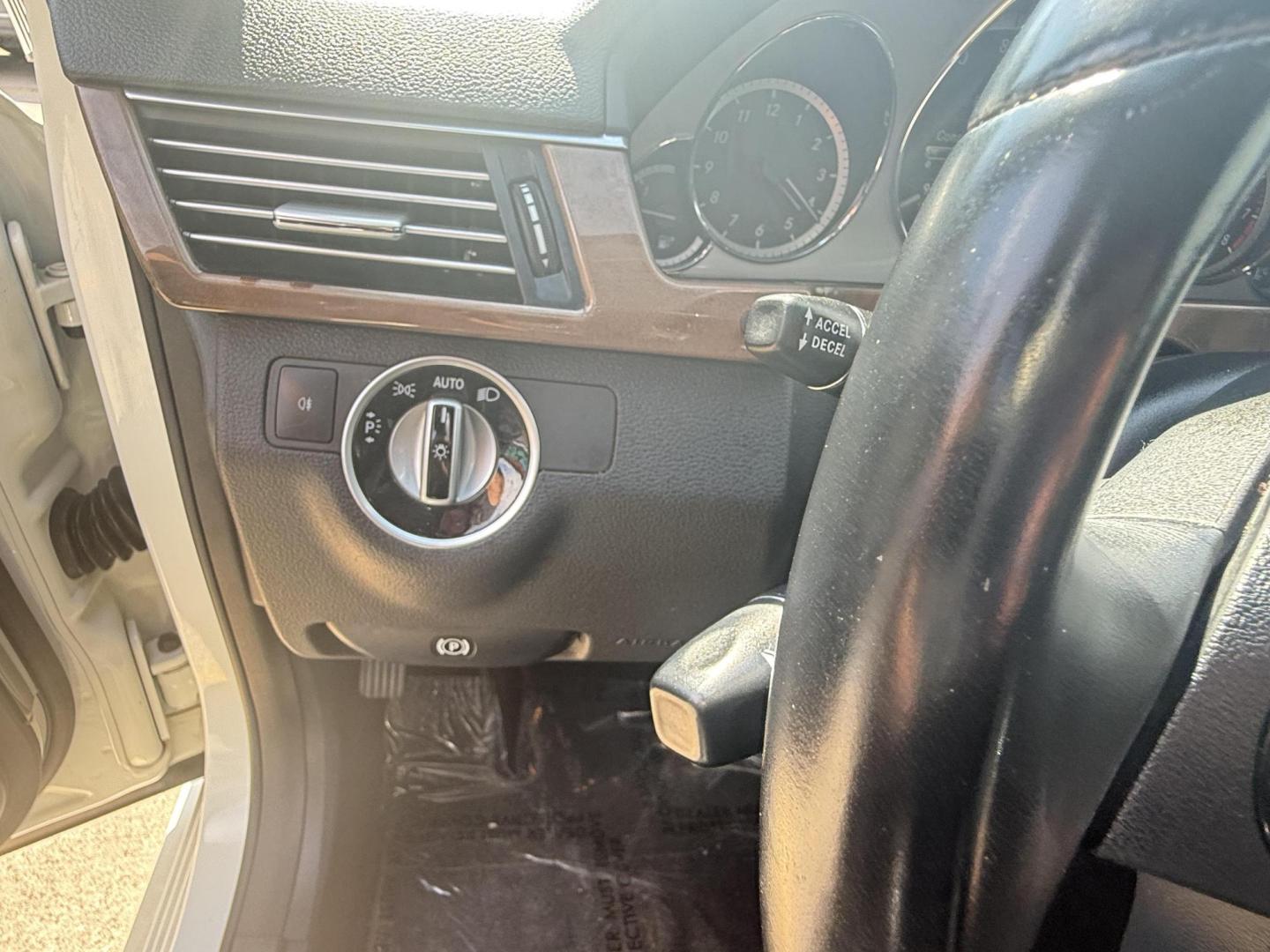2012 Arctic White /Almond/Black Leather Interior Almond/Black Vinyl I Mercedes-Benz E-Class 43858 (WDDHF5KB1CA) with an 3.5L V6 DOHC 24V engine, 7-Speed Automatic transmission, located at 2401 E Main St., Grand Prairie, TX, 75050, (972) 262-4440, 32.748981, -96.969643 - Photo#4