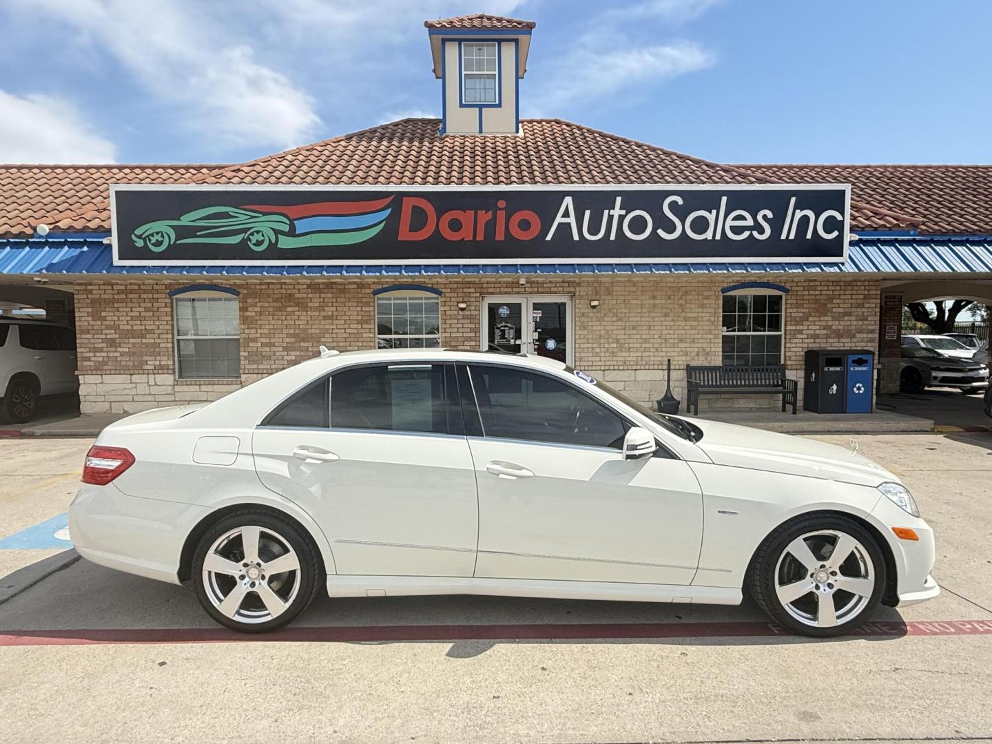 2012 Arctic White /Almond/Black Leather Interior Almond/Black Vinyl I Mercedes-Benz E-Class 43858 (WDDHF5KB1CA) with an 3.5L V6 DOHC 24V engine, 7-Speed Automatic transmission, located at 2401 E Main St., Grand Prairie, TX, 75050, (972) 262-4440, 32.748981, -96.969643 - Photo#32