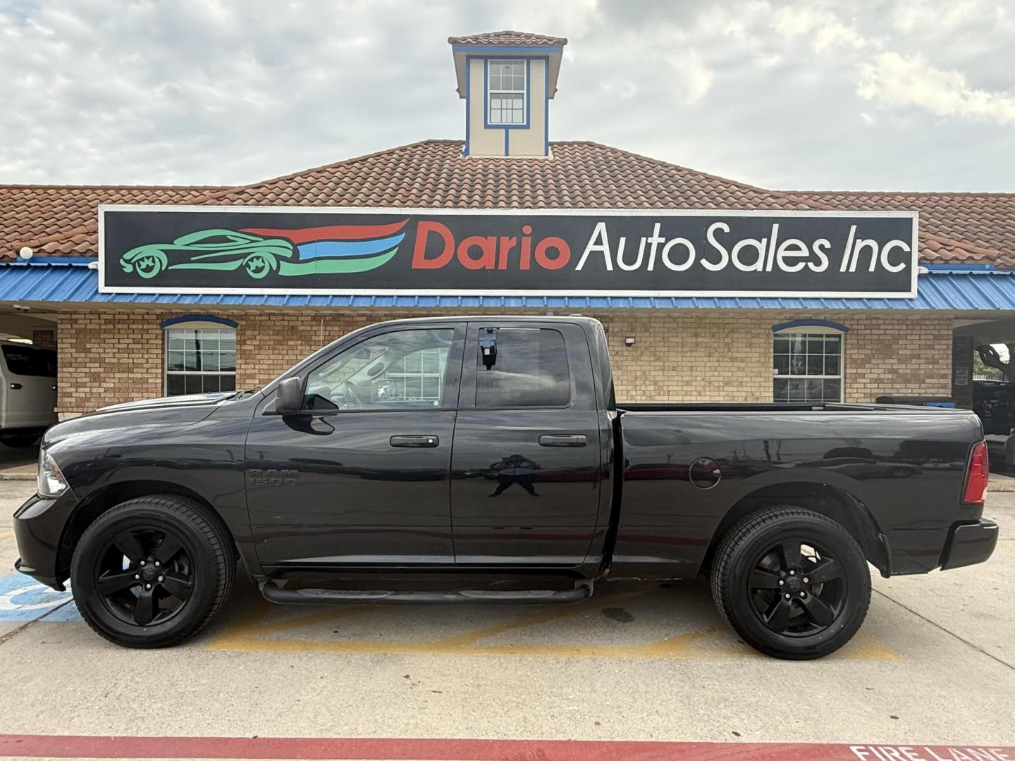 2016 Black Clear Coat /Black/Diesel Gray, cloth Black/Diesel Gray, vinyl RAM 1500 53842 (1C6RR6FG2GS) with an 3.6L V6 DOHC 24V FFV engine, 8-Speed Automatic transmission, located at 2401 E Main St., Grand Prairie, TX, 75050, (972) 262-4440, 32.748981, -96.969643 - Photo#3