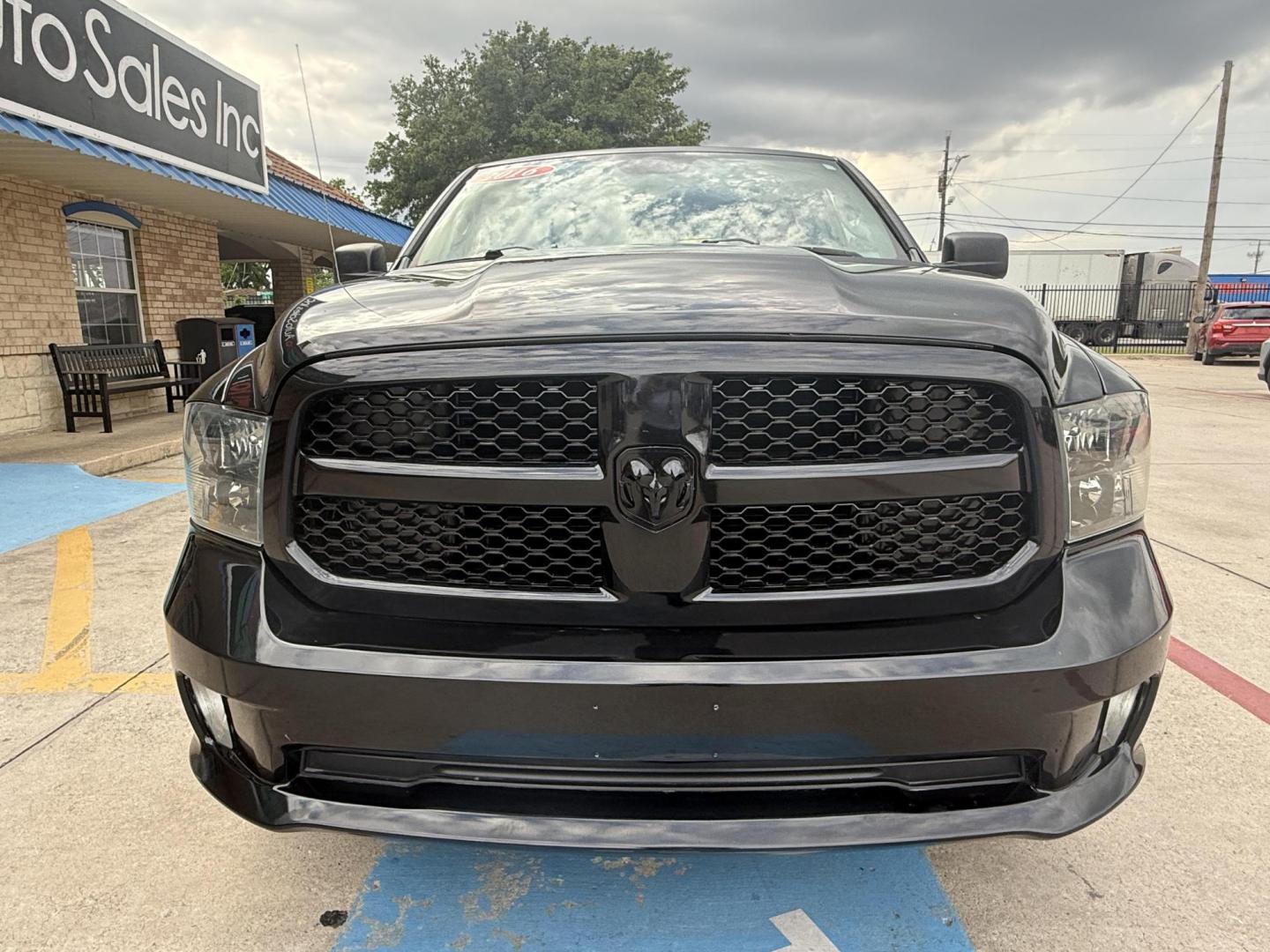2016 Black Clear Coat /Black/Diesel Gray, cloth Black/Diesel Gray, vinyl RAM 1500 53842 (1C6RR6FG2GS) with an 3.6L V6 DOHC 24V FFV engine, 8-Speed Automatic transmission, located at 2401 E Main St., Grand Prairie, TX, 75050, (972) 262-4440, 32.748981, -96.969643 - Photo#13