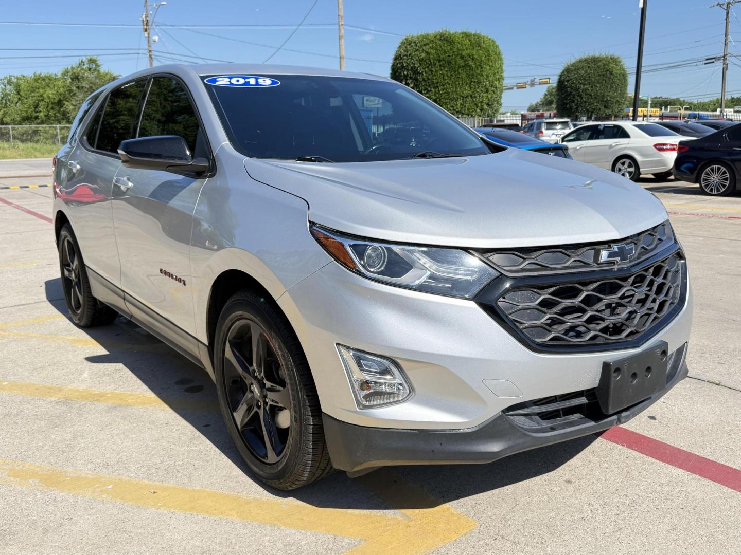 2019 Silver Ice Metallic /Jet Black, premium cloth Jet Black/Cinnamon, cloth Chevrolet Equinox 63877 (2GNAXLEX4K6) with an 2.0L L4 DOHC 16V engine, 9-Speed Automatic transmission, located at 2401 E Main St., Grand Prairie, TX, 75050, (972) 262-4440, 32.748981, -96.969643 - Photo#5