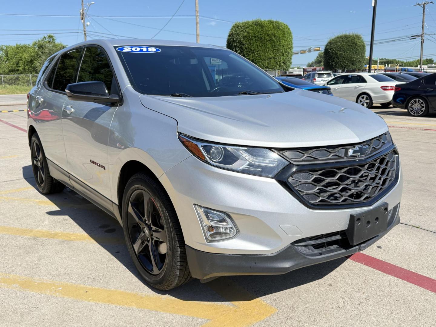 2019 Silver Ice Metallic /Jet Black, premium cloth Jet Black/Cinnamon, cloth Chevrolet Equinox 63877 (2GNAXLEX4K6) with an 2.0L L4 DOHC 16V engine, 9-Speed Automatic transmission, located at 2401 E Main St., Grand Prairie, TX, 75050, (972) 262-4440, 32.748981, -96.969643 - Photo#7