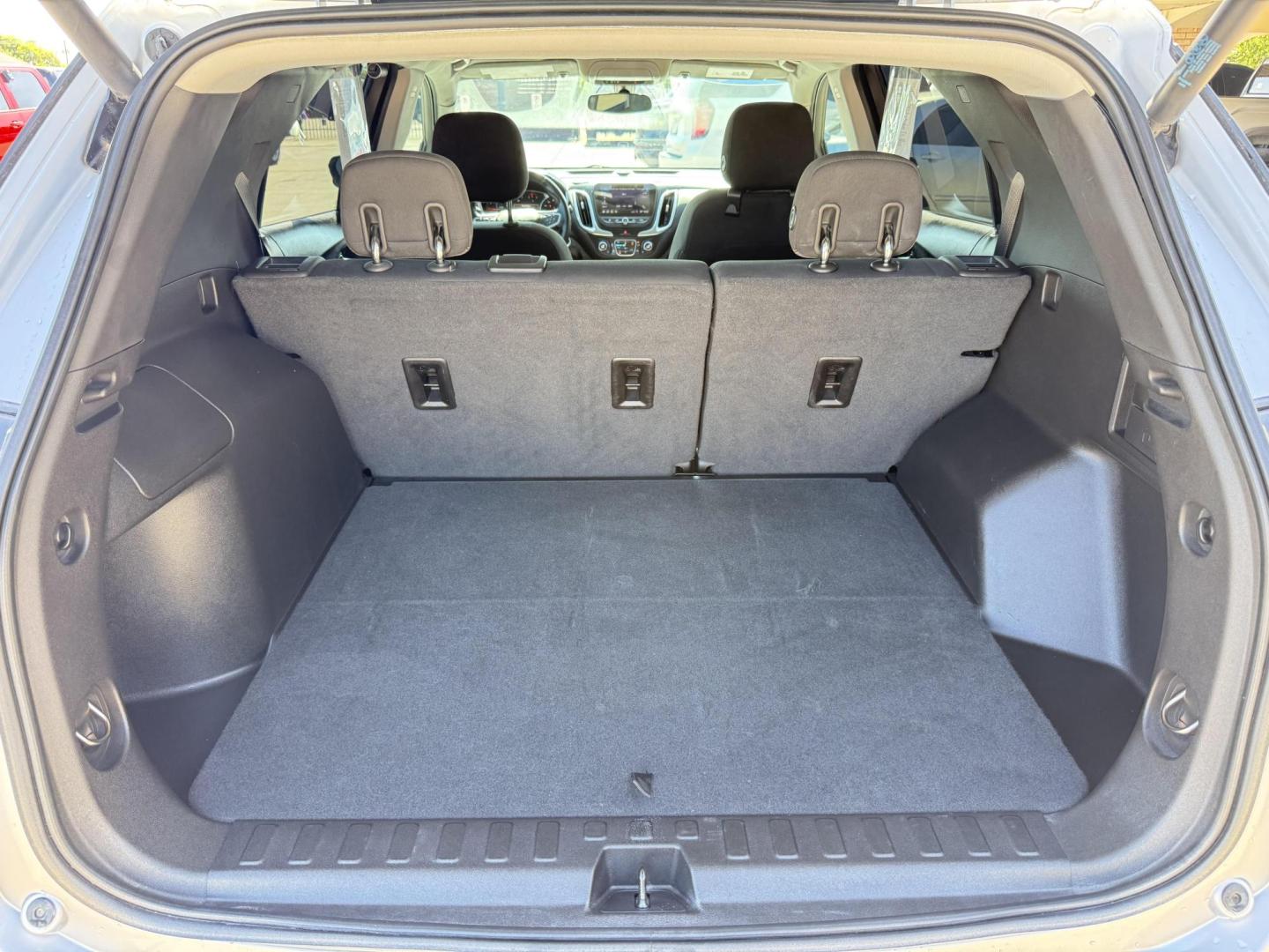2019 Silver Ice Metallic /Jet Black, premium cloth Jet Black/Cinnamon, cloth Chevrolet Equinox 63877 (2GNAXLEX4K6) with an 2.0L L4 DOHC 16V engine, 9-Speed Automatic transmission, located at 2401 E Main St., Grand Prairie, TX, 75050, (972) 262-4440, 32.748981, -96.969643 - Photo#10