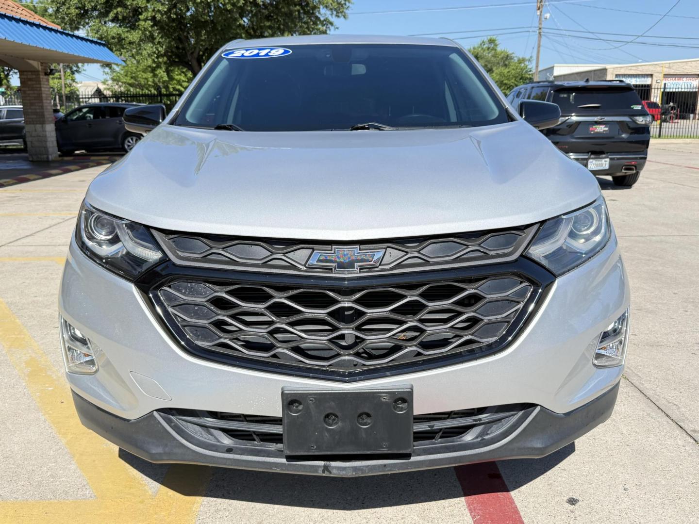 2019 Silver Ice Metallic /Jet Black, premium cloth Jet Black/Cinnamon, cloth Chevrolet Equinox 63877 (2GNAXLEX4K6) with an 2.0L L4 DOHC 16V engine, 9-Speed Automatic transmission, located at 2401 E Main St., Grand Prairie, TX, 75050, (972) 262-4440, 32.748981, -96.969643 - Photo#16