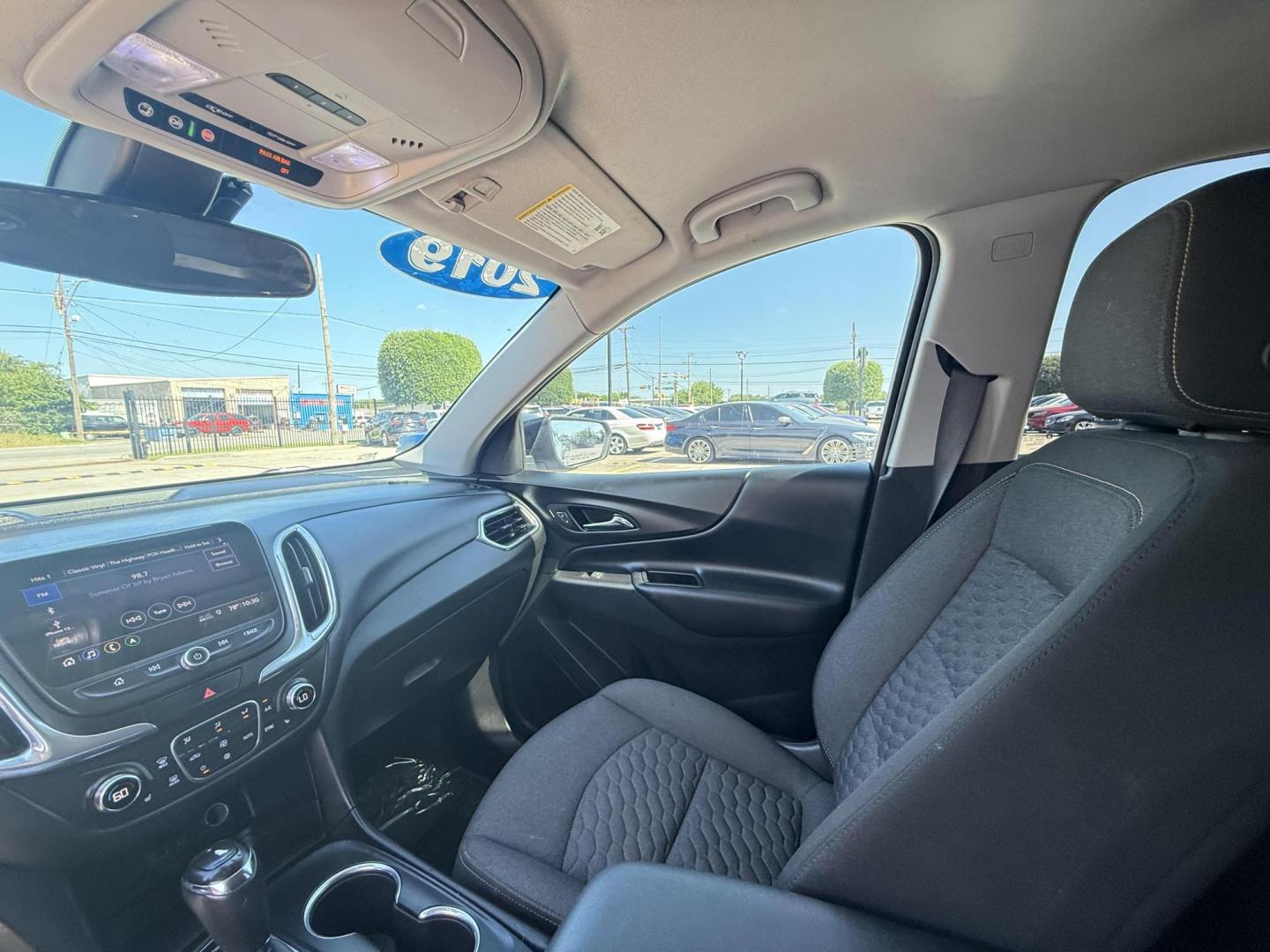 2019 Silver Ice Metallic /Jet Black, premium cloth Jet Black/Cinnamon, cloth Chevrolet Equinox 63877 (2GNAXLEX4K6) with an 2.0L L4 DOHC 16V engine, 9-Speed Automatic transmission, located at 2401 E Main St., Grand Prairie, TX, 75050, (972) 262-4440, 32.748981, -96.969643 - Photo#17