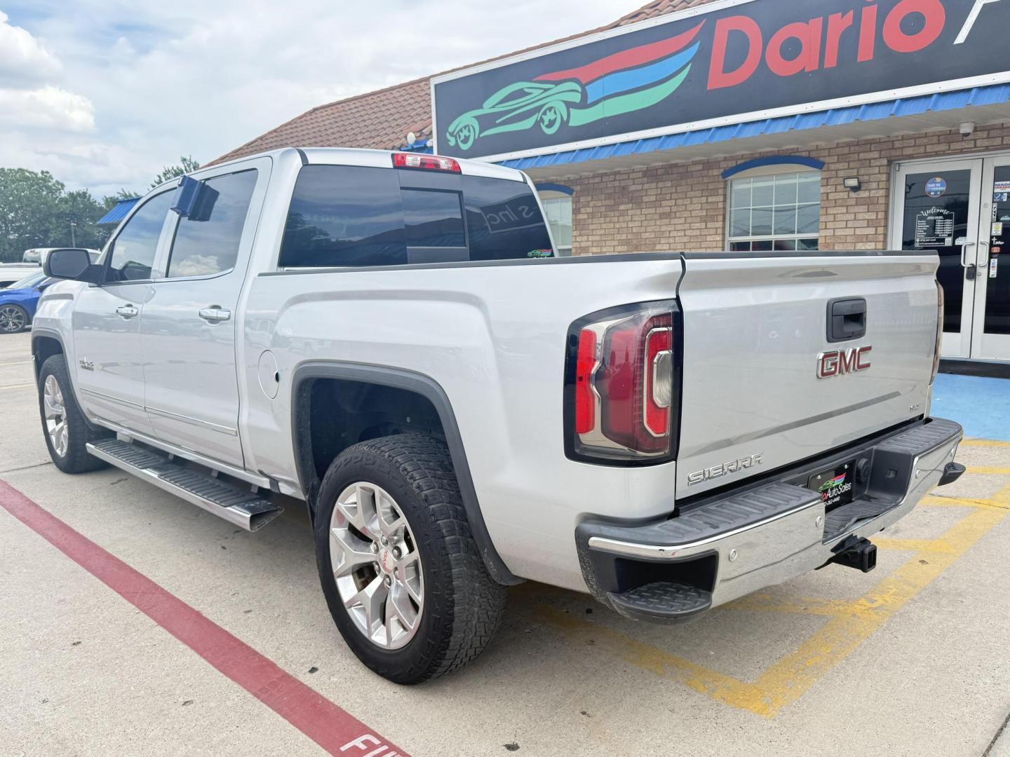 2018 Quicksilver Metallic /Cocoa/Dune, leather Dark Ash Seats w/Jet Black Int GMC Sierra 1500 60193 (3GTP1NEC6JG) with an 5.3L V8 OHV 16V engine, 6-Speed Automatic transmission, located at 2401 E Main St., Grand Prairie, TX, 75050, (972) 262-4440, 32.748981, -96.969643 - Photo#3
