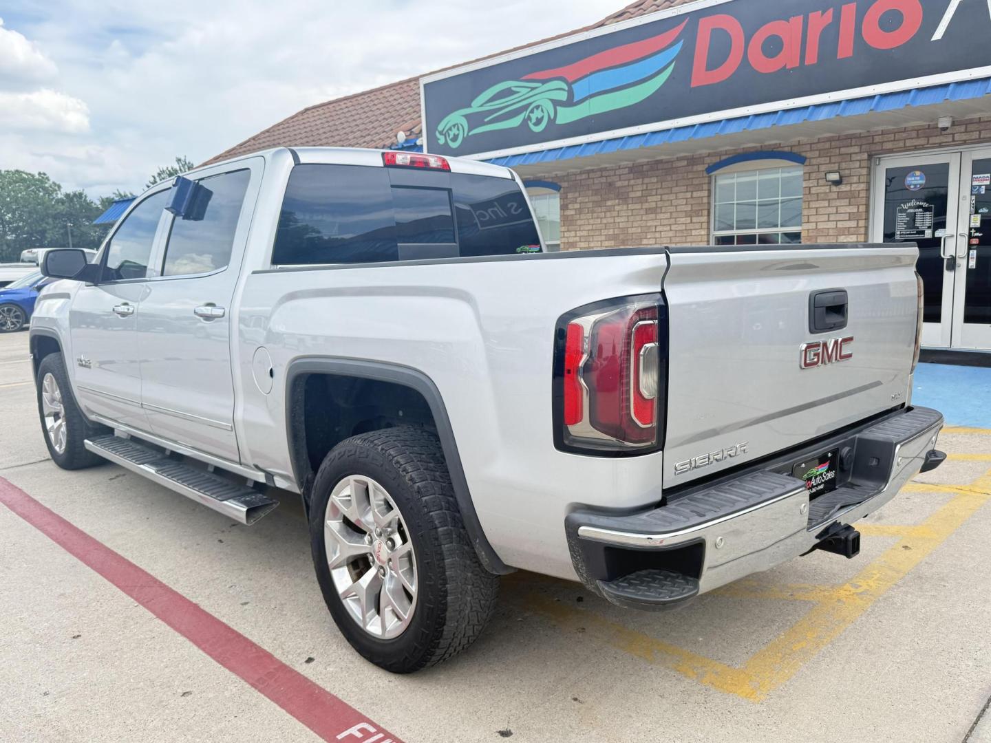 2018 Quicksilver Metallic /Cocoa/Dune, leather Dark Ash Seats w/Jet Black Int GMC Sierra 1500 60193 (3GTP1NEC6JG) with an 5.3L V8 OHV 16V engine, 6-Speed Automatic transmission, located at 2401 E Main St., Grand Prairie, TX, 75050, (972) 262-4440, 32.748981, -96.969643 - Photo#5