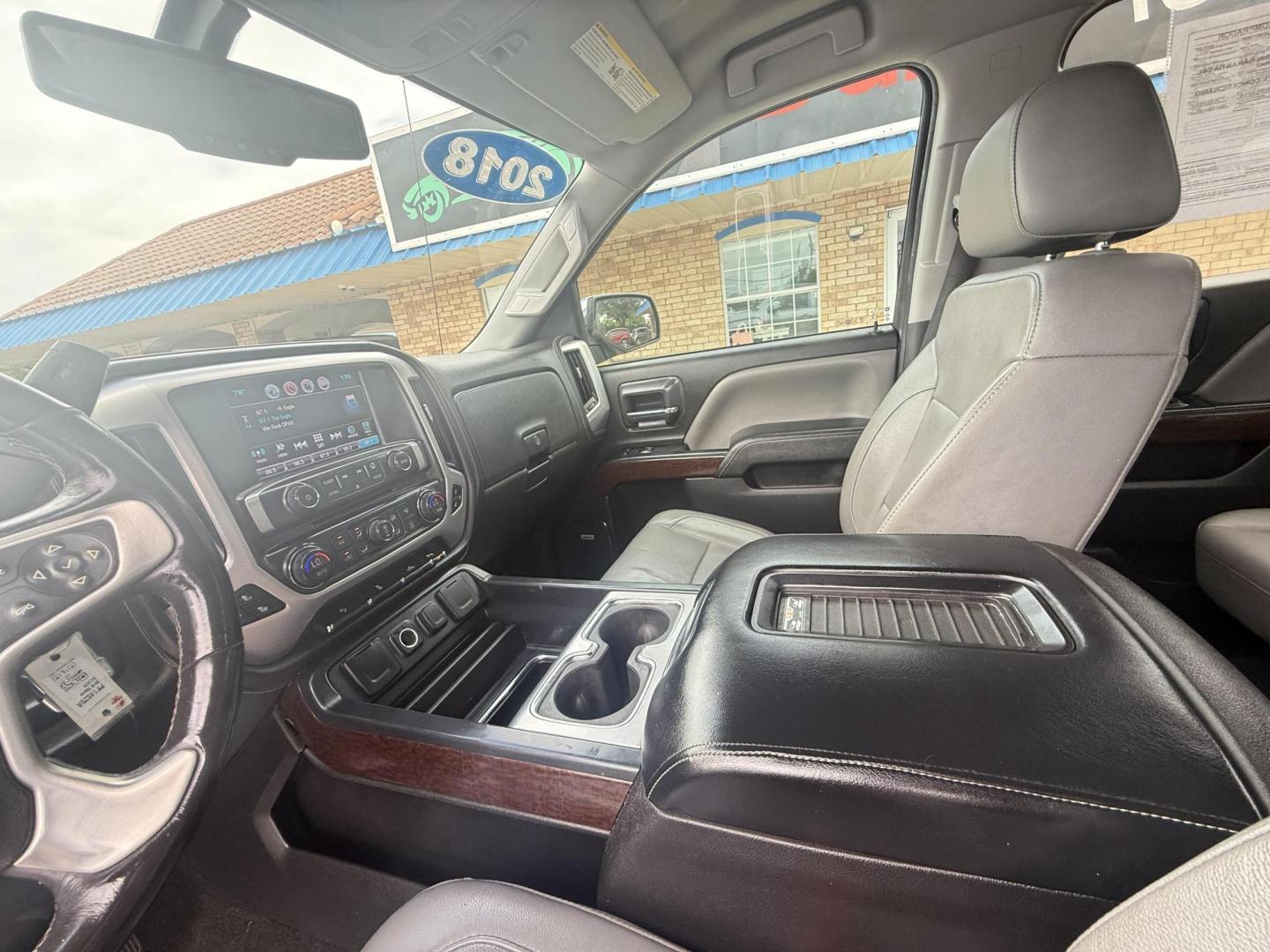 2018 Quicksilver Metallic /Cocoa/Dune, leather Dark Ash Seats w/Jet Black Int GMC Sierra 1500 60193 (3GTP1NEC6JG) with an 5.3L V8 OHV 16V engine, 6-Speed Automatic transmission, located at 2401 E Main St., Grand Prairie, TX, 75050, (972) 262-4440, 32.748981, -96.969643 - Photo#6