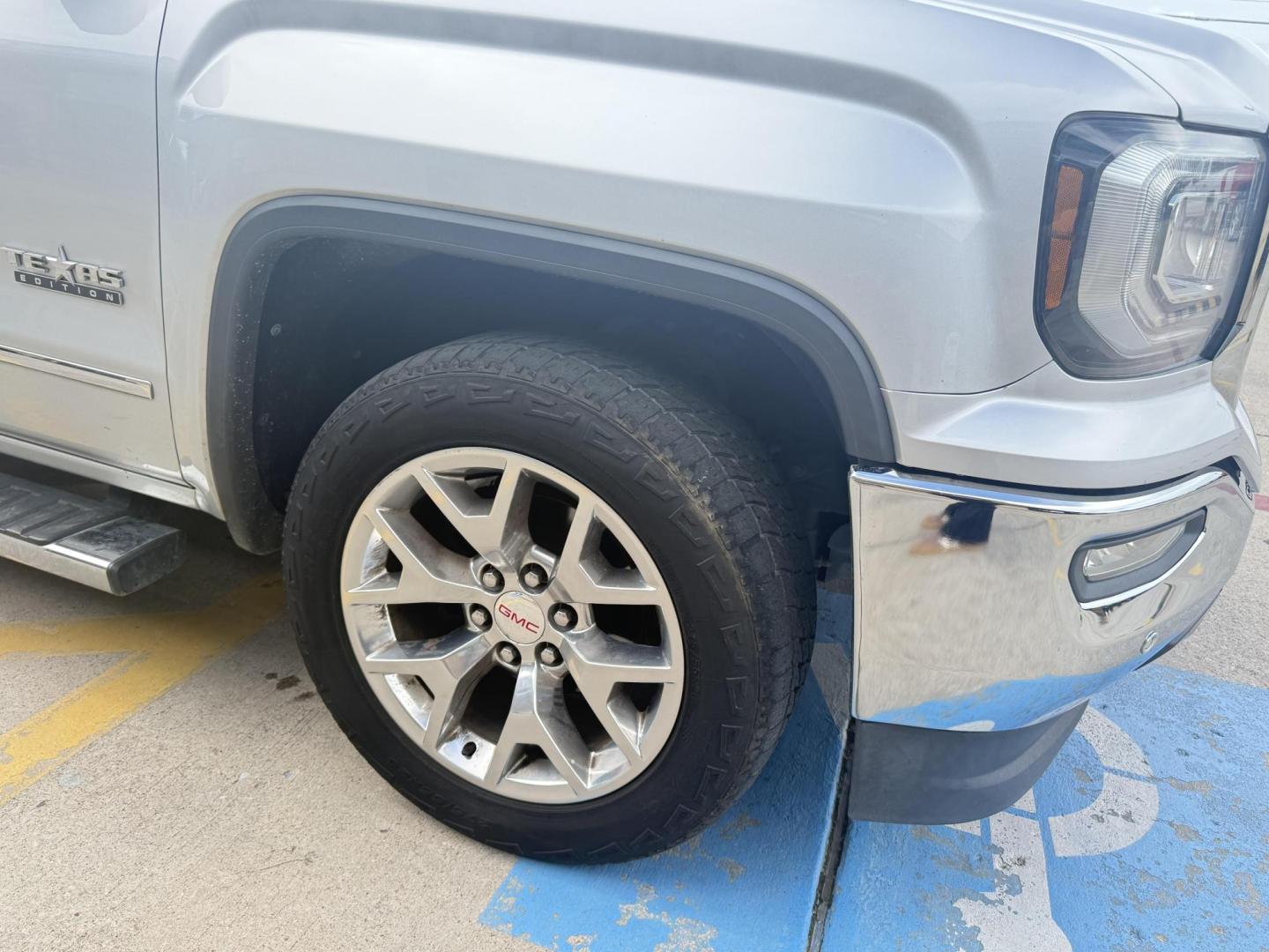 2018 Quicksilver Metallic /Cocoa/Dune, leather Dark Ash Seats w/Jet Black Int GMC Sierra 1500 60193 (3GTP1NEC6JG) with an 5.3L V8 OHV 16V engine, 6-Speed Automatic transmission, located at 2401 E Main St., Grand Prairie, TX, 75050, (972) 262-4440, 32.748981, -96.969643 - Photo#11