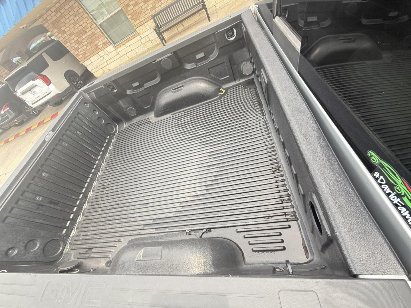 2018 Quicksilver Metallic /Cocoa/Dune, leather Dark Ash Seats w/Jet Black Int GMC Sierra 1500 60193 (3GTP1NEC6JG) with an 5.3L V8 OHV 16V engine, 6-Speed Automatic transmission, located at 2401 E Main St., Grand Prairie, TX, 75050, (972) 262-4440, 32.748981, -96.969643 - Photo#16