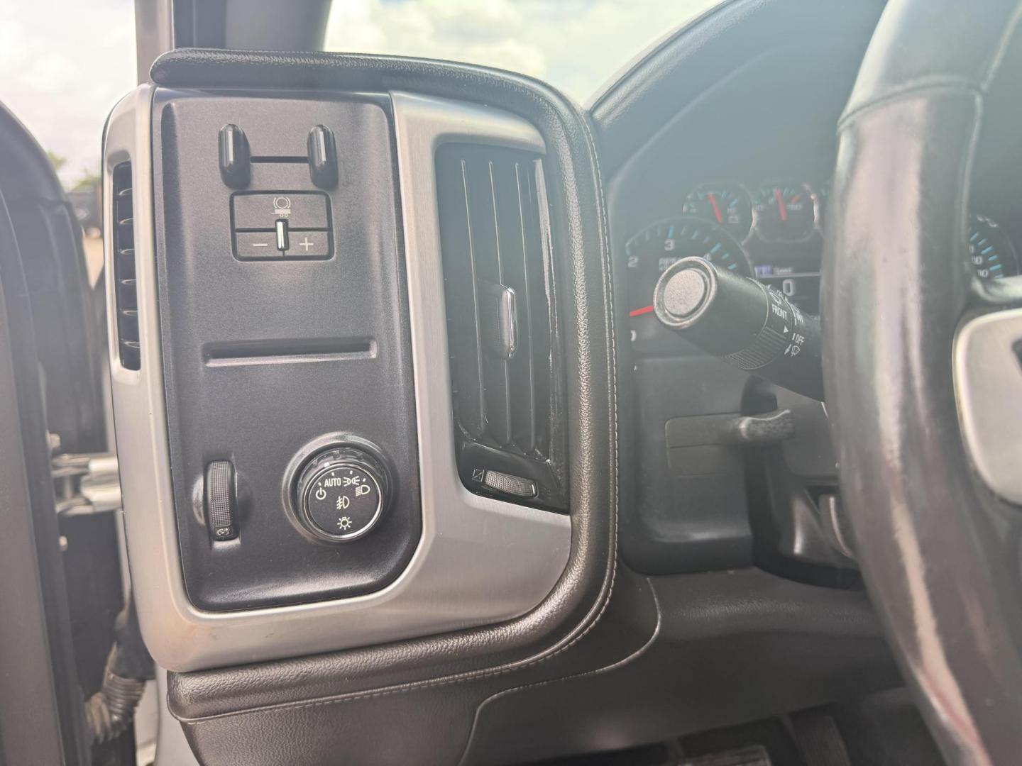 2018 Quicksilver Metallic /Cocoa/Dune, leather Dark Ash Seats w/Jet Black Int GMC Sierra 1500 60193 (3GTP1NEC6JG) with an 5.3L V8 OHV 16V engine, 6-Speed Automatic transmission, located at 2401 E Main St., Grand Prairie, TX, 75050, (972) 262-4440, 32.748981, -96.969643 - Photo#19