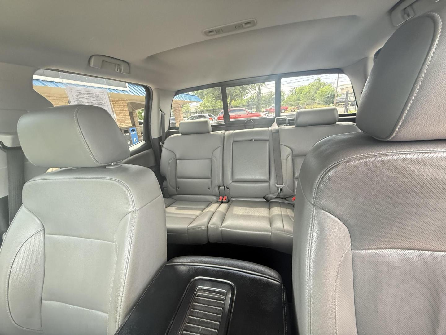 2018 Quicksilver Metallic /Cocoa/Dune, leather Dark Ash Seats w/Jet Black Int GMC Sierra 1500 60193 (3GTP1NEC6JG) with an 5.3L V8 OHV 16V engine, 6-Speed Automatic transmission, located at 2401 E Main St., Grand Prairie, TX, 75050, (972) 262-4440, 32.748981, -96.969643 - Photo#26