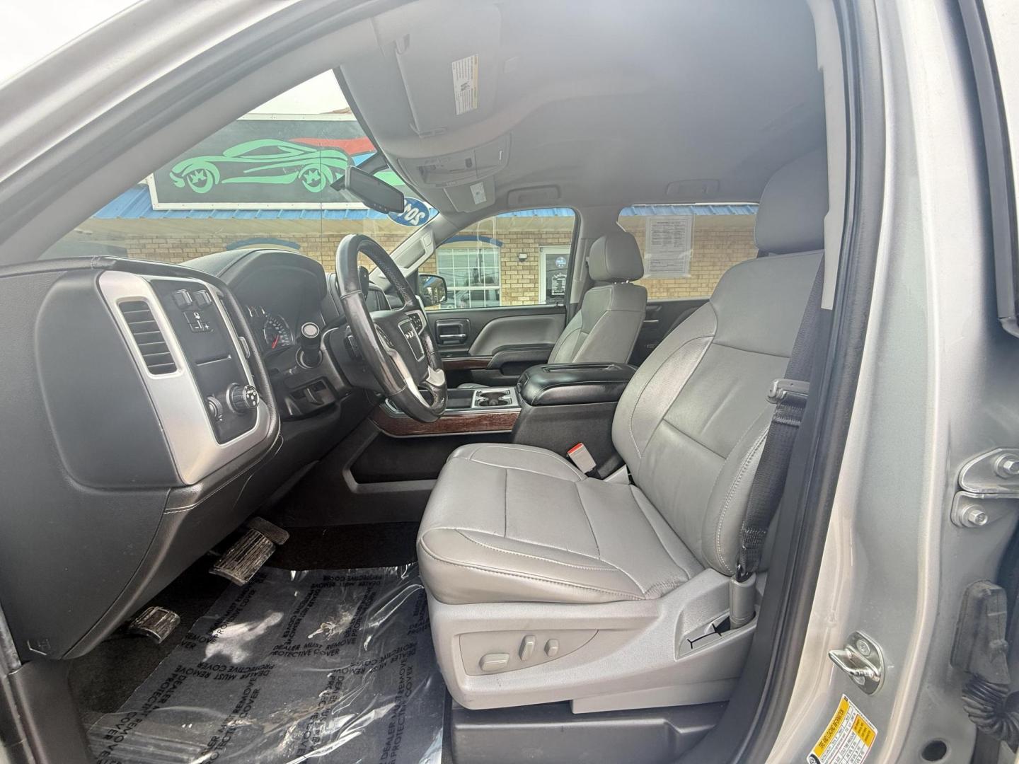 2018 Quicksilver Metallic /Cocoa/Dune, leather Dark Ash Seats w/Jet Black Int GMC Sierra 1500 60193 (3GTP1NEC6JG) with an 5.3L V8 OHV 16V engine, 6-Speed Automatic transmission, located at 2401 E Main St., Grand Prairie, TX, 75050, (972) 262-4440, 32.748981, -96.969643 - Photo#29