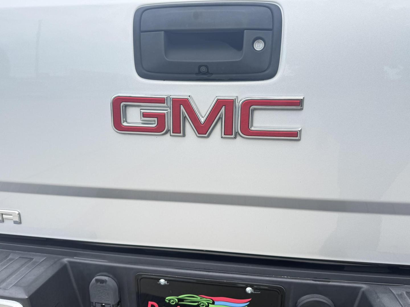 2018 Quicksilver Metallic /Cocoa/Dune, leather Dark Ash Seats w/Jet Black Int GMC Sierra 1500 60193 (3GTP1NEC6JG) with an 5.3L V8 OHV 16V engine, 6-Speed Automatic transmission, located at 2401 E Main St., Grand Prairie, TX, 75050, (972) 262-4440, 32.748981, -96.969643 - Photo#30