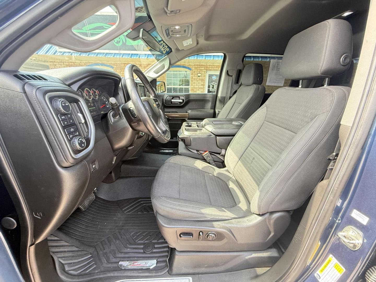 2021 Northsky Blue Metallic /Gideon/Very Dark Atmosphere, cloth Gideon/Very Dar Chevrolet Silverado 1500 74656 (1GCUYDET5MZ) with an 3.0L L6 DOHC 16V TURBO DIESEL engine, 6-Speed Automatic transmission, located at 2401 E Main St., Grand Prairie, TX, 75050, (972) 262-4440, 32.748981, -96.969643 - Photo#3