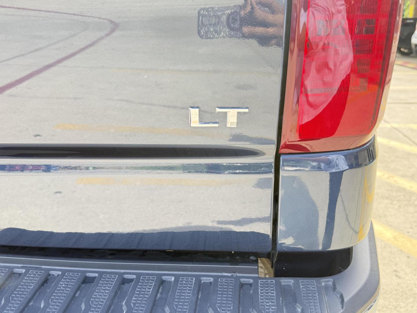 2021 Northsky Blue Metallic /Gideon/Very Dark Atmosphere, cloth Gideon/Very Dar Chevrolet Silverado 1500 74656 (1GCUYDET5MZ) with an 3.0L L6 DOHC 16V TURBO DIESEL engine, 6-Speed Automatic transmission, located at 2401 E Main St., Grand Prairie, TX, 75050, (972) 262-4440, 32.748981, -96.969643 - Photo#7