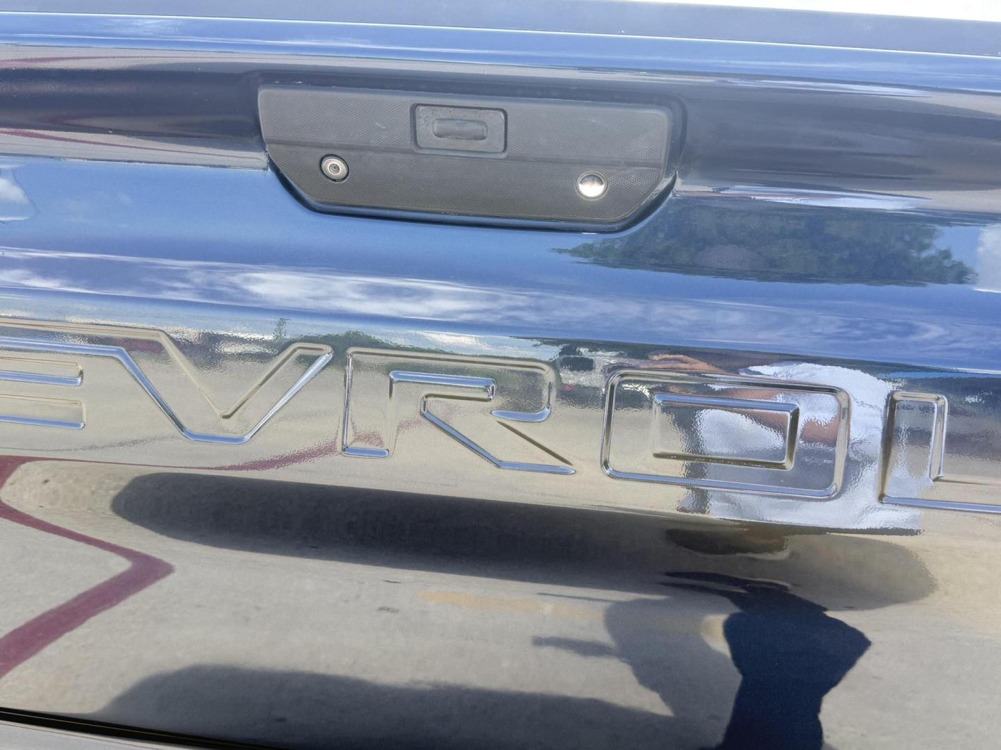 2021 Northsky Blue Metallic /Gideon/Very Dark Atmosphere, cloth Gideon/Very Dar Chevrolet Silverado 1500 74656 (1GCUYDET5MZ) with an 3.0L L6 DOHC 16V TURBO DIESEL engine, 6-Speed Automatic transmission, located at 2401 E Main St., Grand Prairie, TX, 75050, (972) 262-4440, 32.748981, -96.969643 - Photo#19