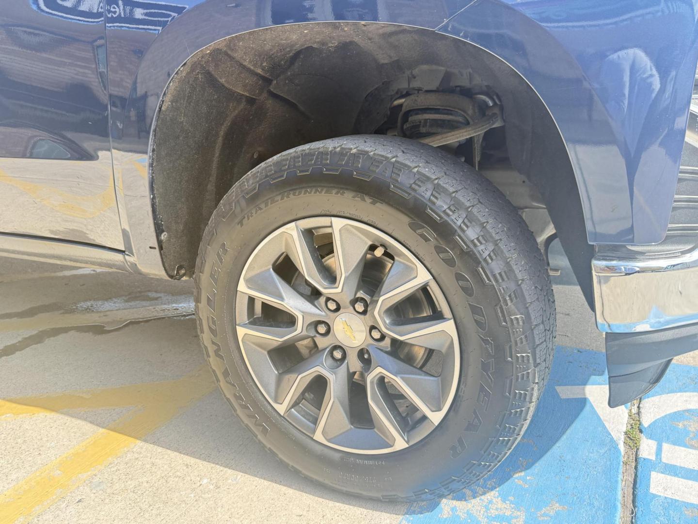 2021 Northsky Blue Metallic /Gideon/Very Dark Atmosphere, cloth Gideon/Very Dar Chevrolet Silverado 1500 74656 (1GCUYDET5MZ) with an 3.0L L6 DOHC 16V TURBO DIESEL engine, 6-Speed Automatic transmission, located at 2401 E Main St., Grand Prairie, TX, 75050, (972) 262-4440, 32.748981, -96.969643 - Photo#26