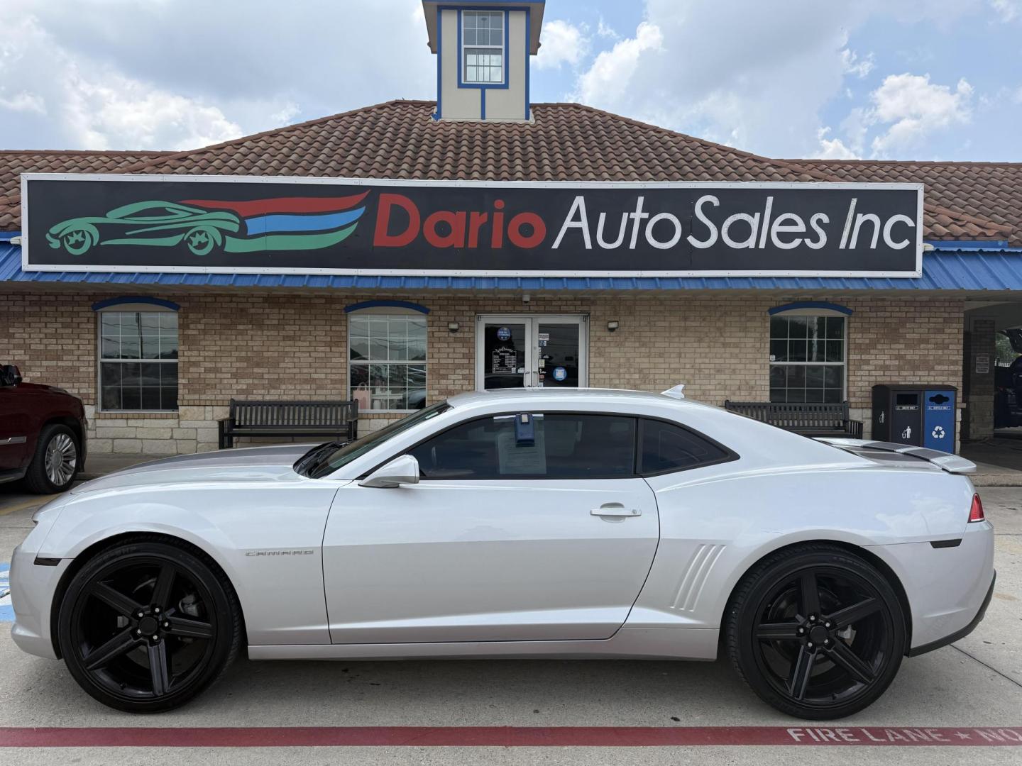 2015 Silver Ice Metallic /Beige Black Gray Chevrolet Camaro 49804 (2G1FD1E36F9) with an 3.6L V6 DOHC 24V FFV engine, 6-Speed Automatic transmission, located at 2401 E Main St., Grand Prairie, TX, 75050, (972) 262-4440, 32.748981, -96.969643 - Photo#4