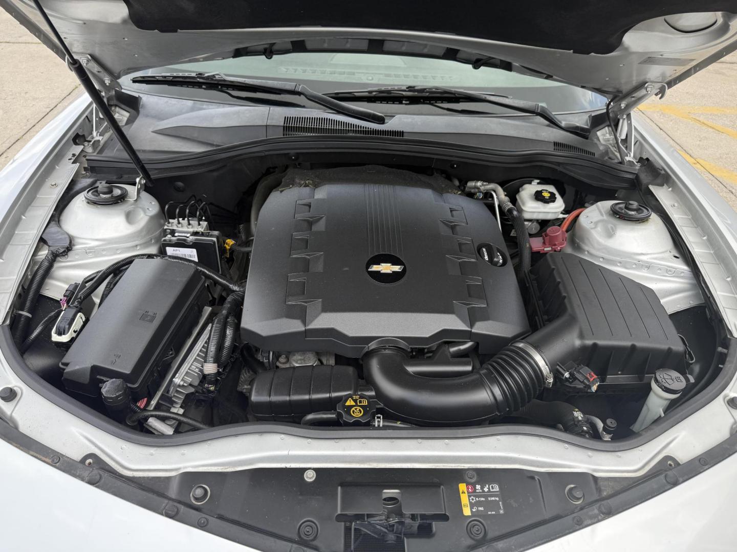 2015 Silver Ice Metallic /Beige Black Gray Chevrolet Camaro 49804 (2G1FD1E36F9) with an 3.6L V6 DOHC 24V FFV engine, 6-Speed Automatic transmission, located at 2401 E Main St., Grand Prairie, TX, 75050, (972) 262-4440, 32.748981, -96.969643 - Photo#8