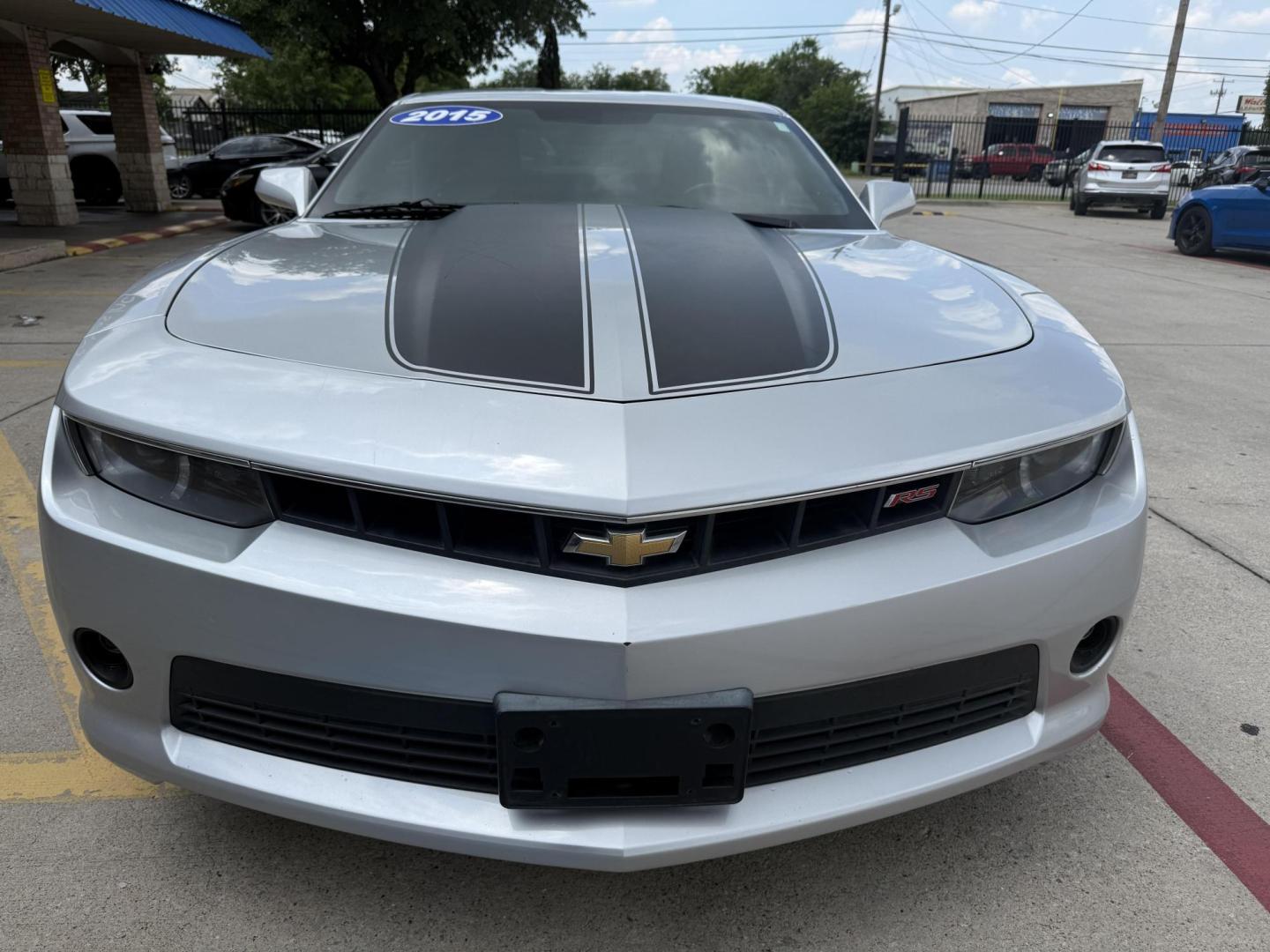 2015 Silver Ice Metallic /Beige Black Gray Chevrolet Camaro 49804 (2G1FD1E36F9) with an 3.6L V6 DOHC 24V FFV engine, 6-Speed Automatic transmission, located at 2401 E Main St., Grand Prairie, TX, 75050, (972) 262-4440, 32.748981, -96.969643 - Photo#15