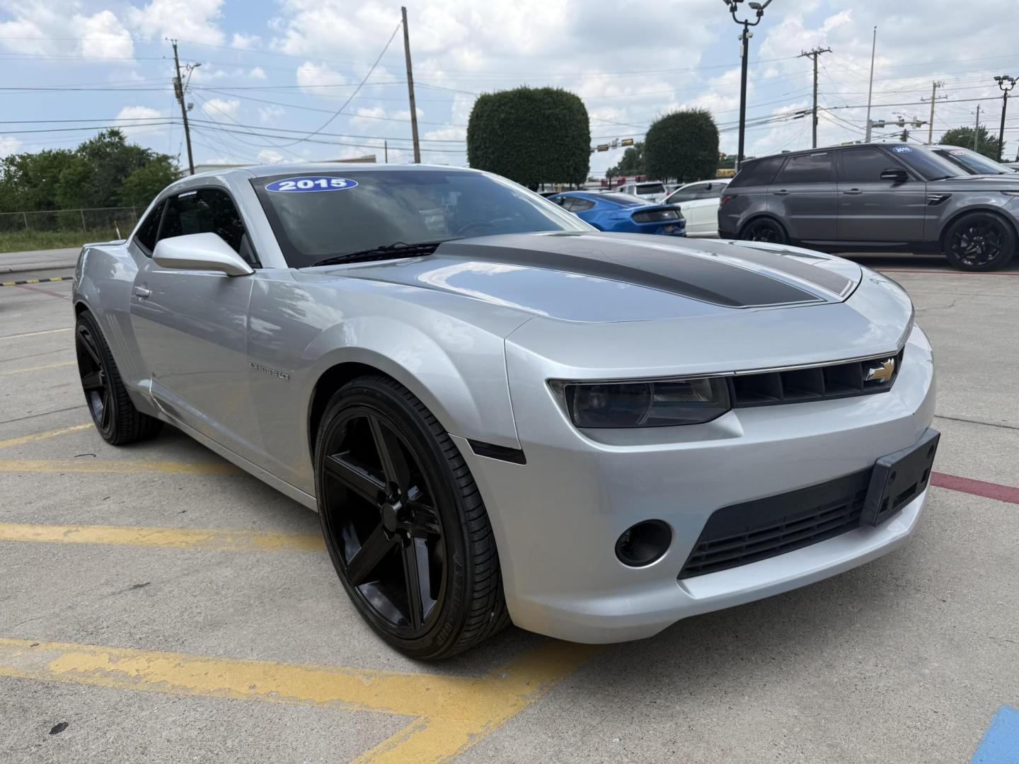 2015 Silver Ice Metallic /Beige Black Gray Chevrolet Camaro 49804 (2G1FD1E36F9) with an 3.6L V6 DOHC 24V FFV engine, 6-Speed Automatic transmission, located at 2401 E Main St., Grand Prairie, TX, 75050, (972) 262-4440, 32.748981, -96.969643 - Photo#17