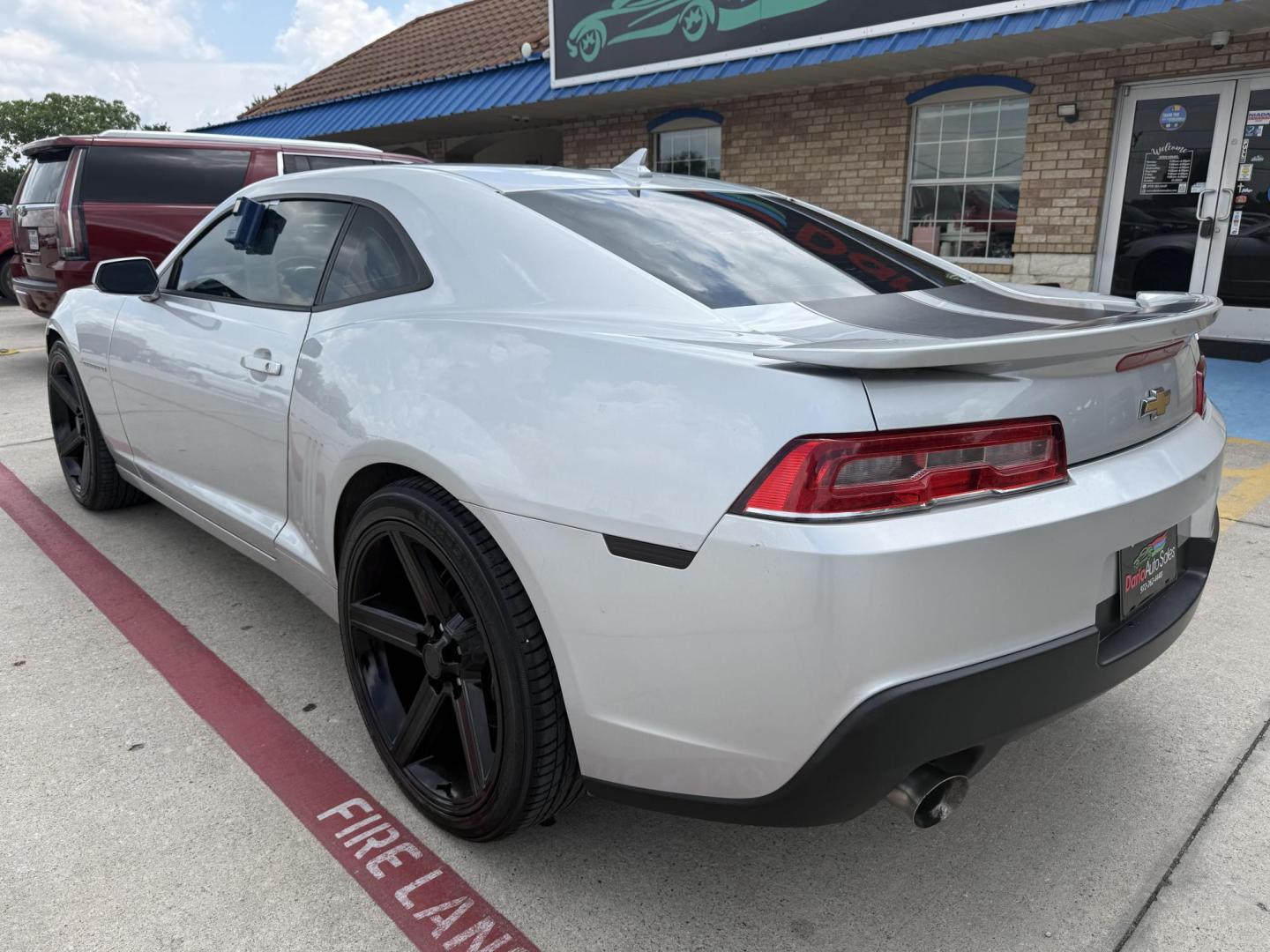 2015 Silver Ice Metallic /Beige Black Gray Chevrolet Camaro 49804 (2G1FD1E36F9) with an 3.6L V6 DOHC 24V FFV engine, 6-Speed Automatic transmission, located at 2401 E Main St., Grand Prairie, TX, 75050, (972) 262-4440, 32.748981, -96.969643 - Photo#19